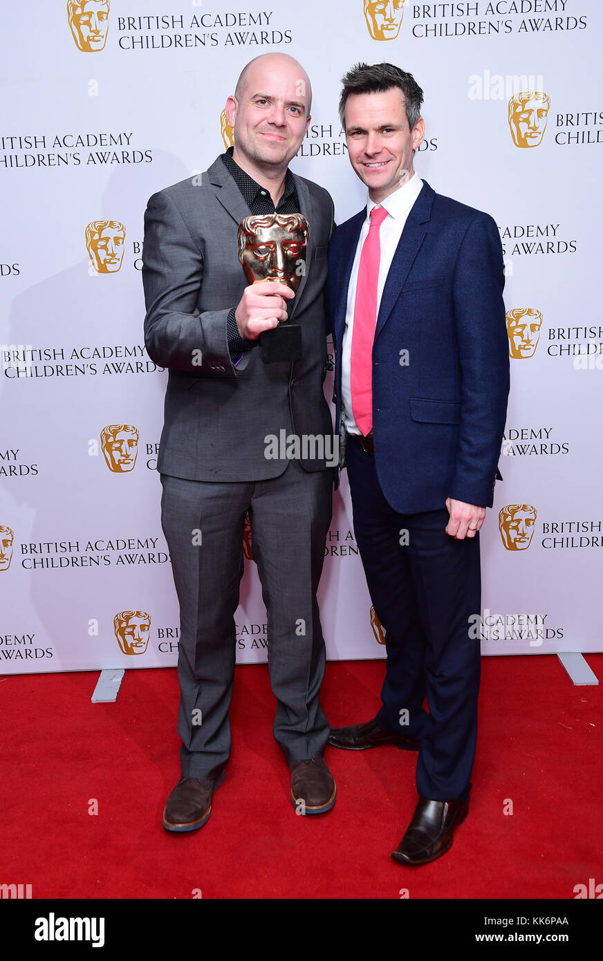 Tom Box e Adam Shaw con l'Independent Production Company of the Year, - Blue Zoo Animation Studio al British Academy Children's Awards al The Roundhouse di Londra. Foto Stock