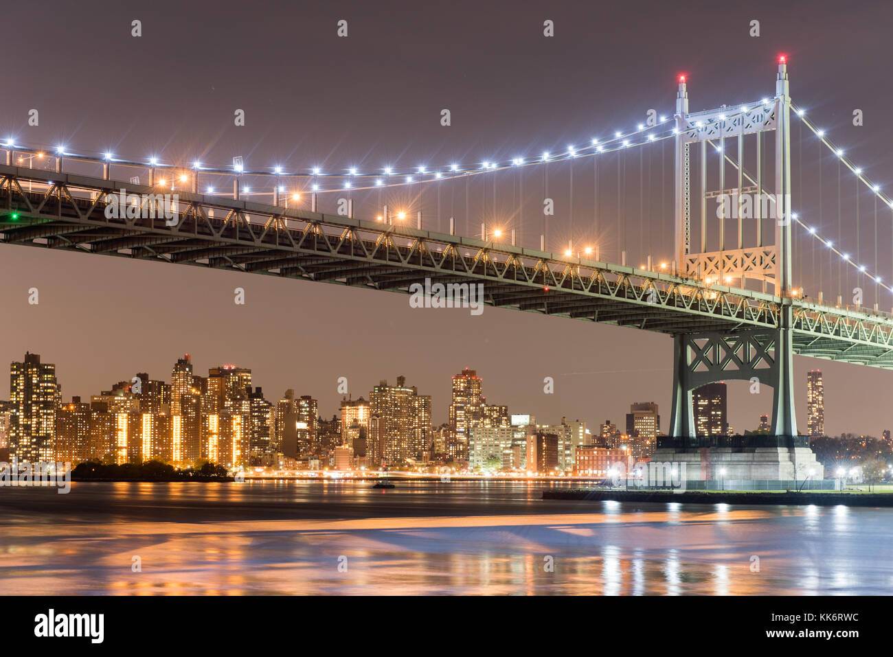 Robert f. il ponte Kennedy (aka triboro bridge) di notte, in Astoria, Queens, a new york Foto Stock