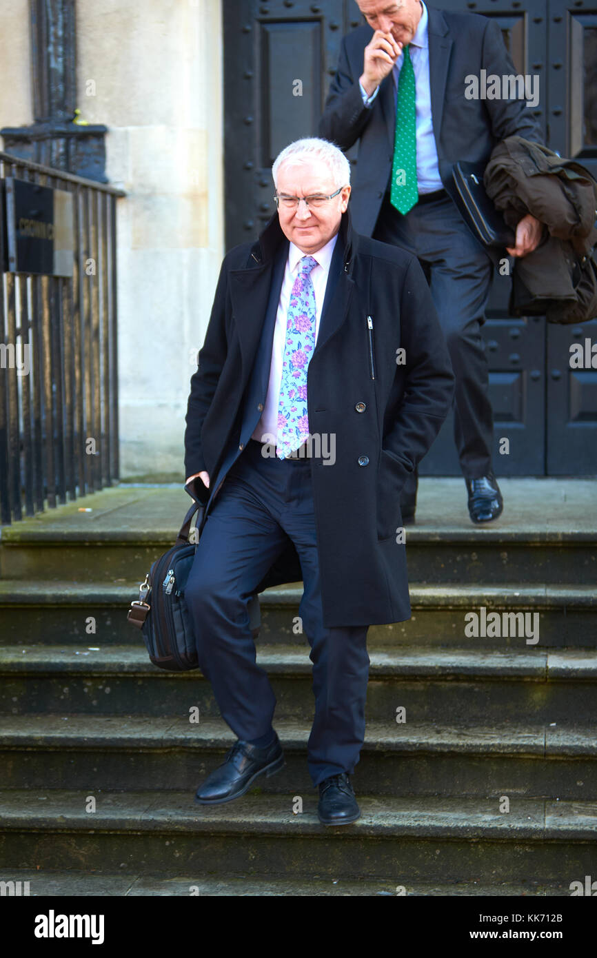 Steve Robertson, amministratore delegato di Thames Water plc, presso Aylesbury Crown Court. L'utilità è stata multata per £20m per aver scaricato illegalmente acque reflue nel fiume Tamigi Foto Stock