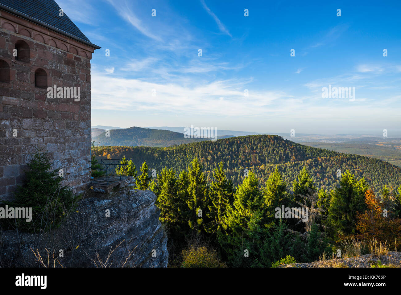 Monte Sainte-odile abbey, noto anche come hohenburg abbey, MONTE SAINTE-odile, in tedesco odilienberg, picco nelle montagne Vosges, l'Alsazia, Francia Foto Stock