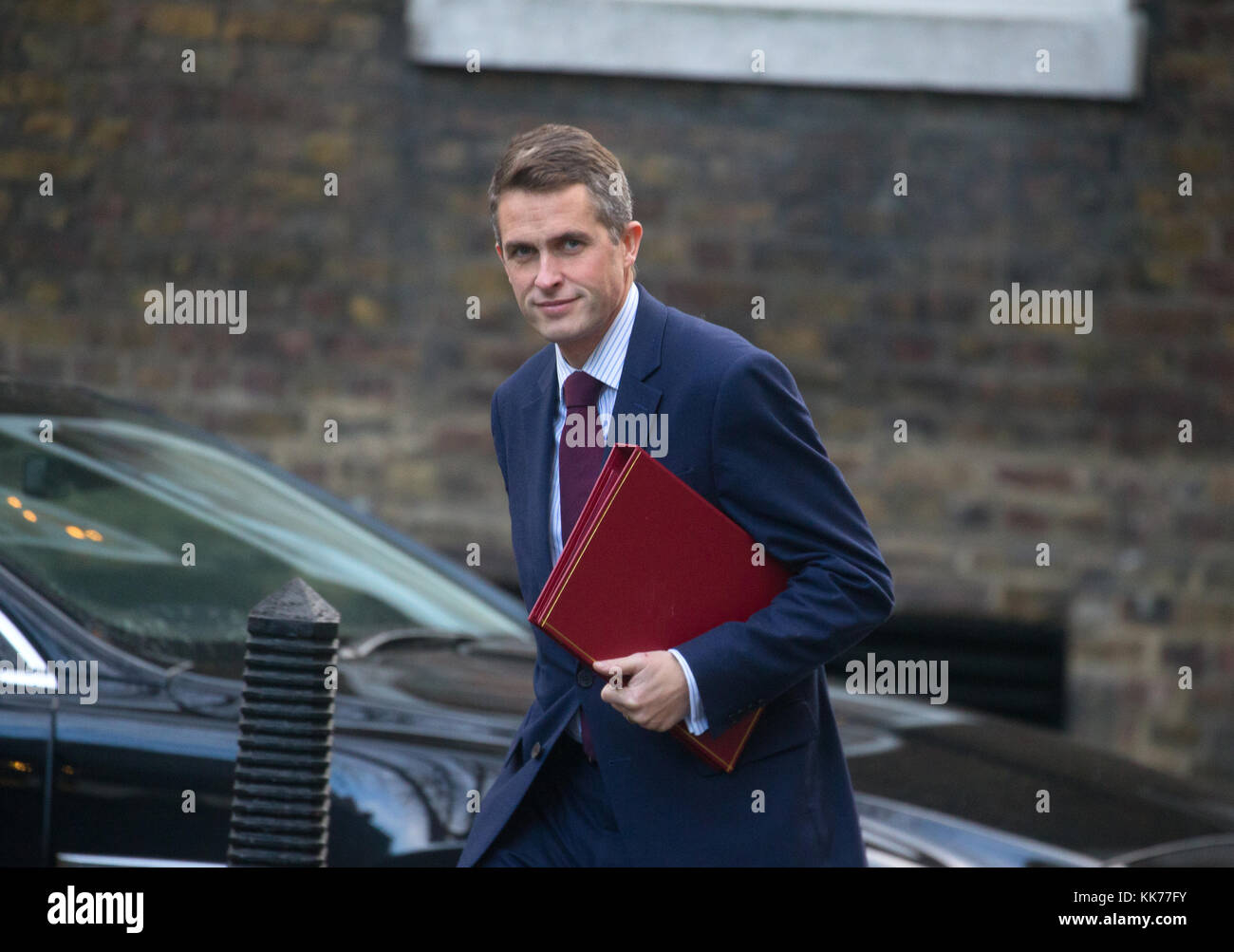 Il segretario della difesa e MP per South Staffordshire, Gavin Williamson, arriva a Downing Street per una riunione del gabinetto Foto Stock