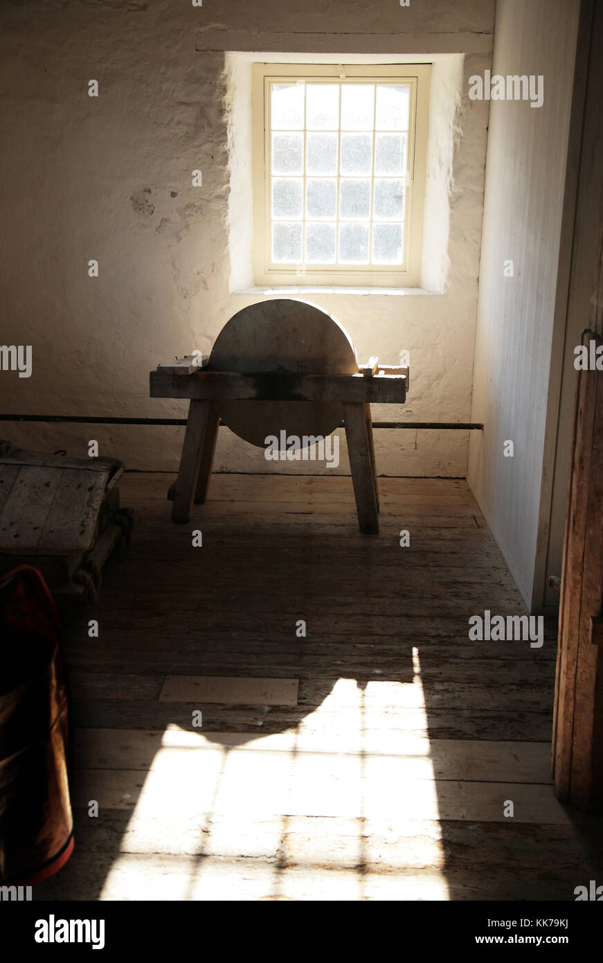 Galles, UK, Regno Unito Street e scene del villaggio con siti storici Foto Stock