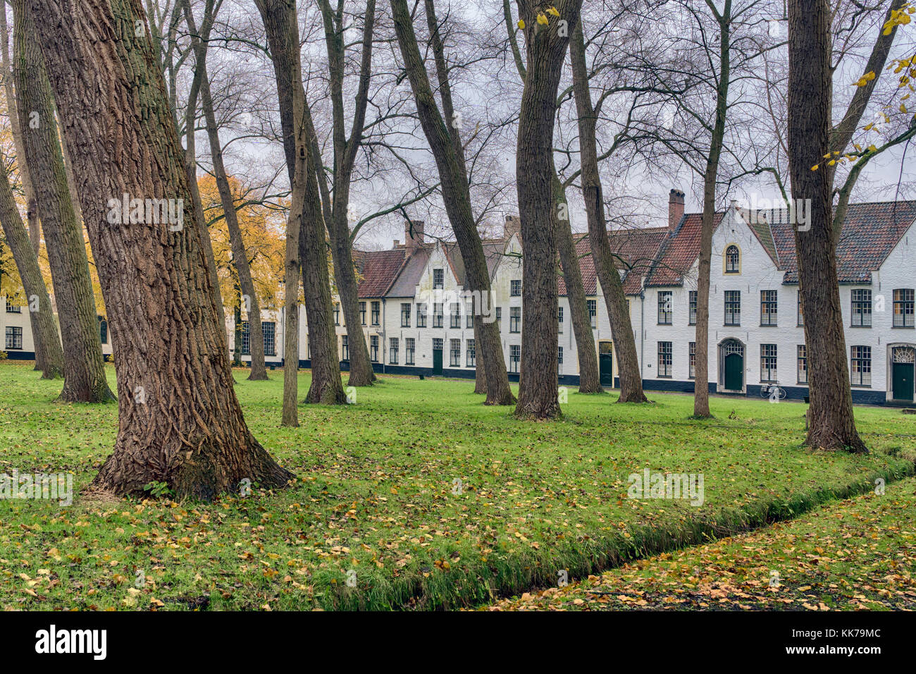 Questo è il punto in cui beghine - Emancipare le donne che hanno vissuto il pio e una vita casta senza prendere gli ordini sacri - una volta vivevano insieme in armonia, ancora una tranquilla Foto Stock