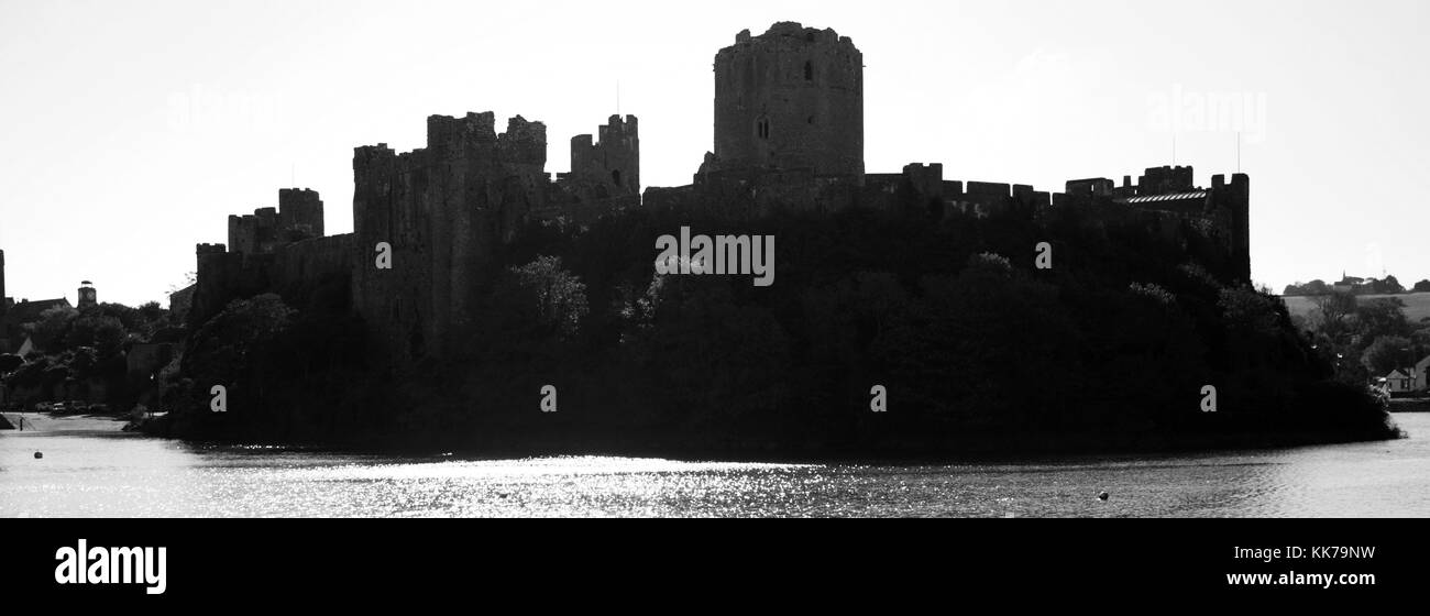 Galles, UK, Regno Unito Street e scene del villaggio con siti storici Foto Stock