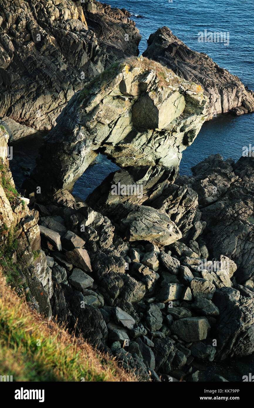 Galles, UK, Regno Unito Street e scene del villaggio con siti storici Foto Stock