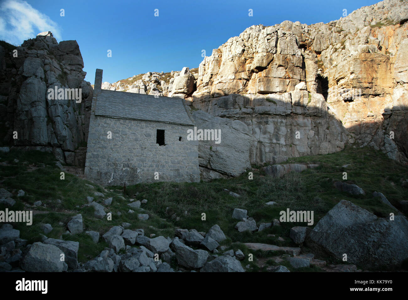 Galles, UK, Regno Unito Street e scene del villaggio con siti storici Foto Stock