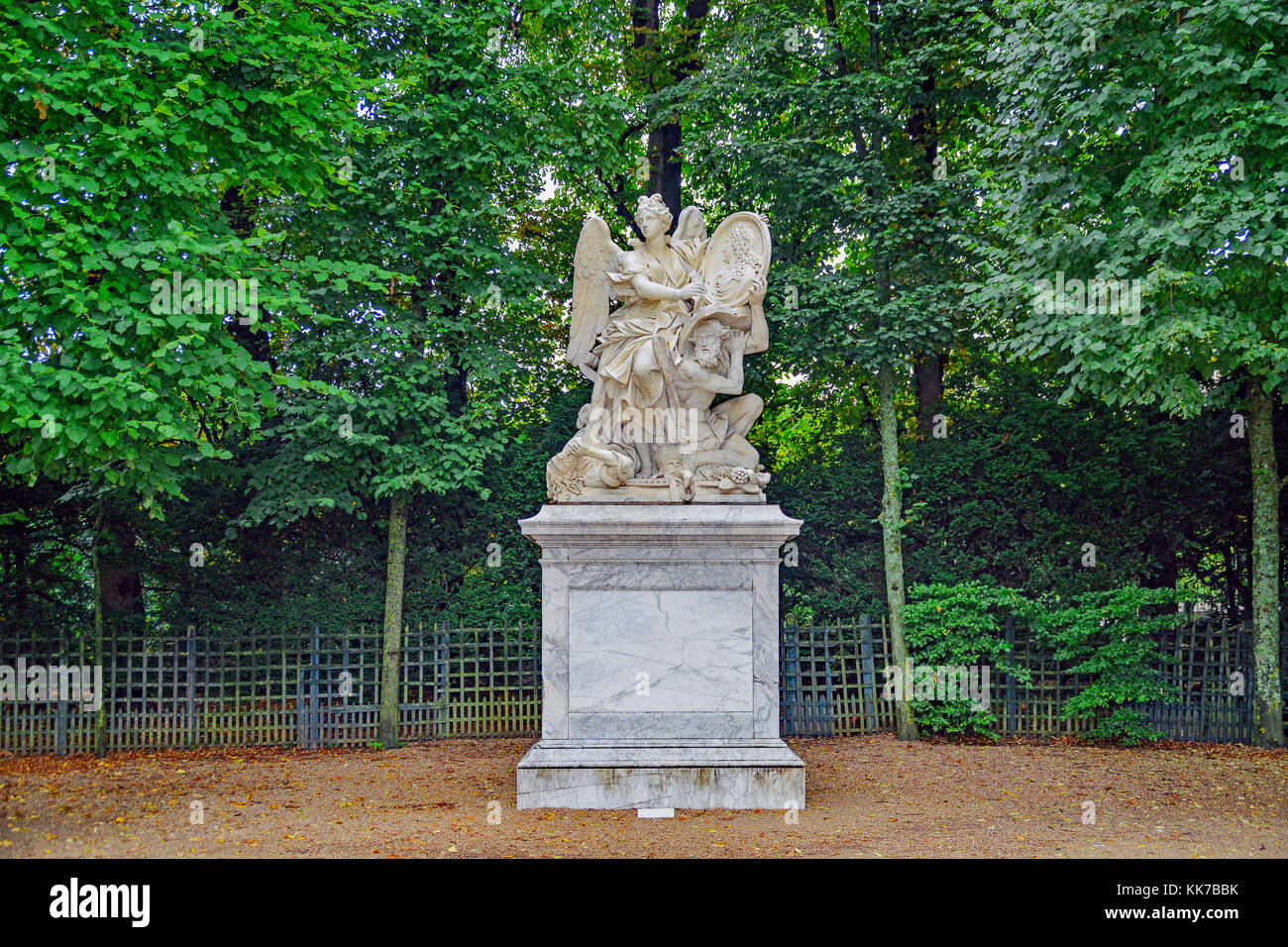 Una delle molte sculture trovati sui terreni della Reggia di Versailles, Versailles, Francia. Foto Stock