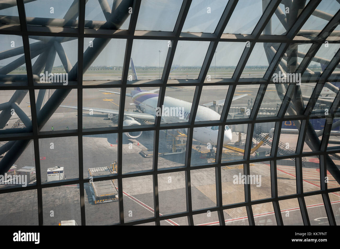 Bangkok, Thailandia, un piano di un gate all'aeroporto di Bangkok Foto Stock