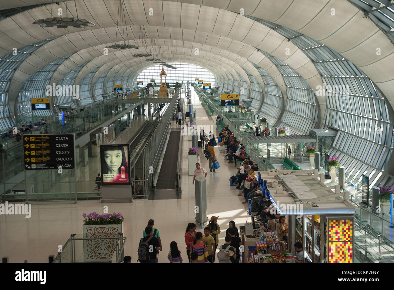 Bangkok, Thailandia, i passeggeri all'aeroporto di Bangkok Foto Stock