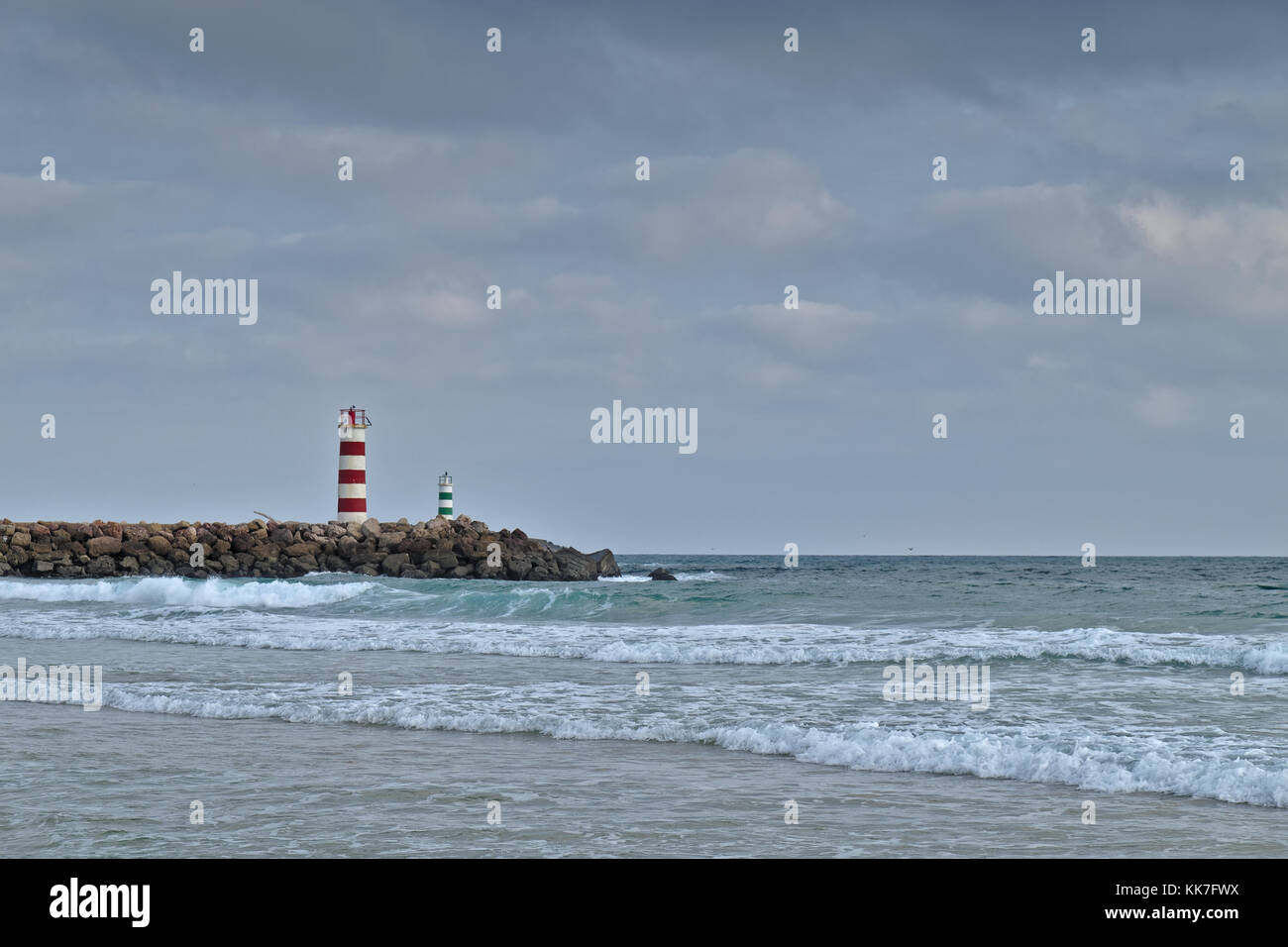 Torre faro in ilha deserta (isola deserta) nel faro algarve portogallo Foto Stock
