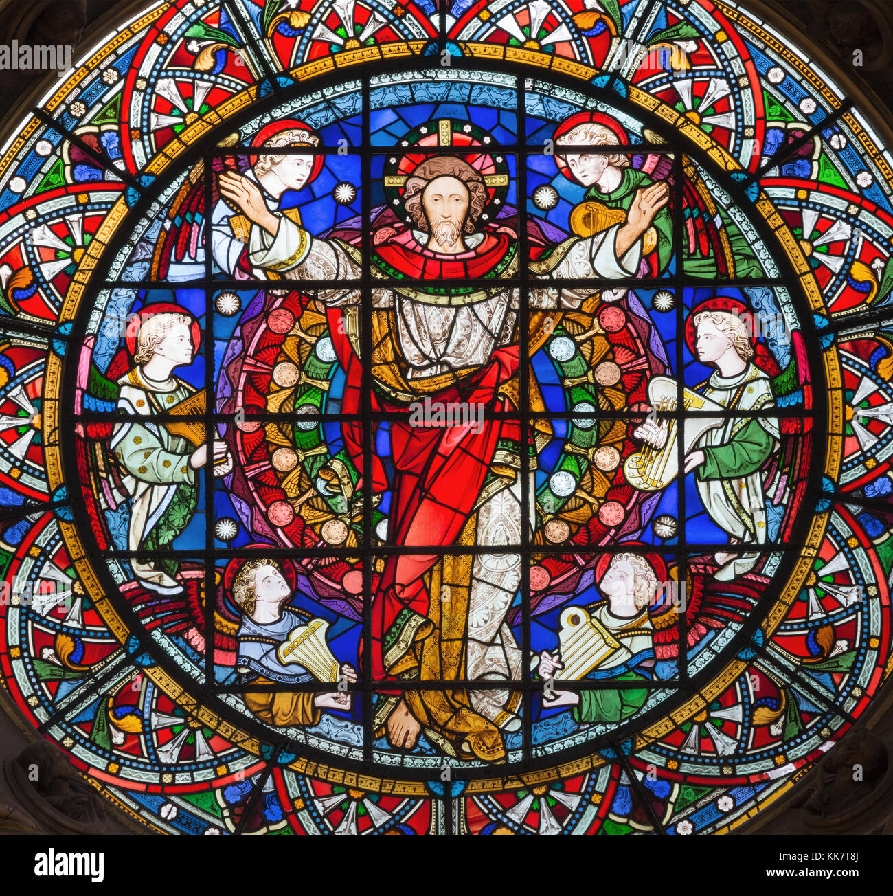 Londra, Gran Bretagna - 14 settembre 2017: il Risorto Gesù Cristo tra gli angeli sul vetro macchiato nella chiesa di st. Michael cornhill da c Foto Stock