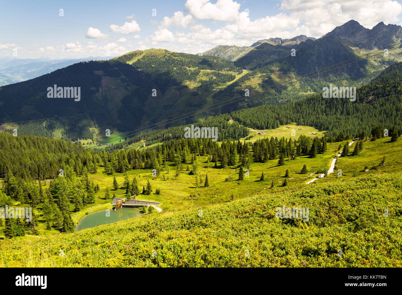 Luogo di riflessione monumento planai vicino stazione di montagna, alpi, Austria Foto Stock