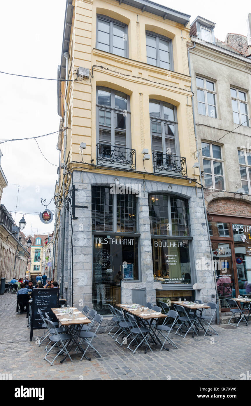 Le Barbier qui fumo ristorante specializzato in carni affumicate su Rue de  la Monnaie di Lille in Francia Foto stock - Alamy