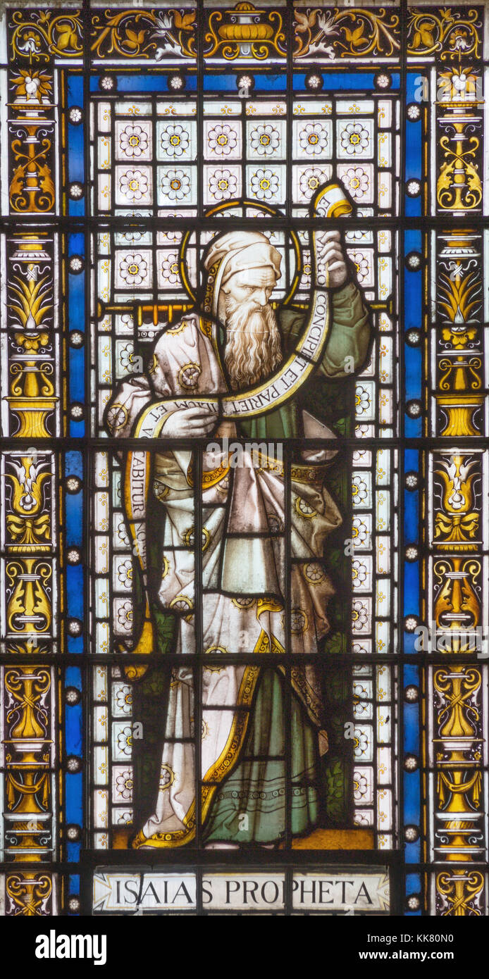 Londra, Gran Bretagna - 20 settembre 2017: il profeta Isaia sul vetro macchiato nella chiesa di San Pancrazio da 19. cento. Foto Stock