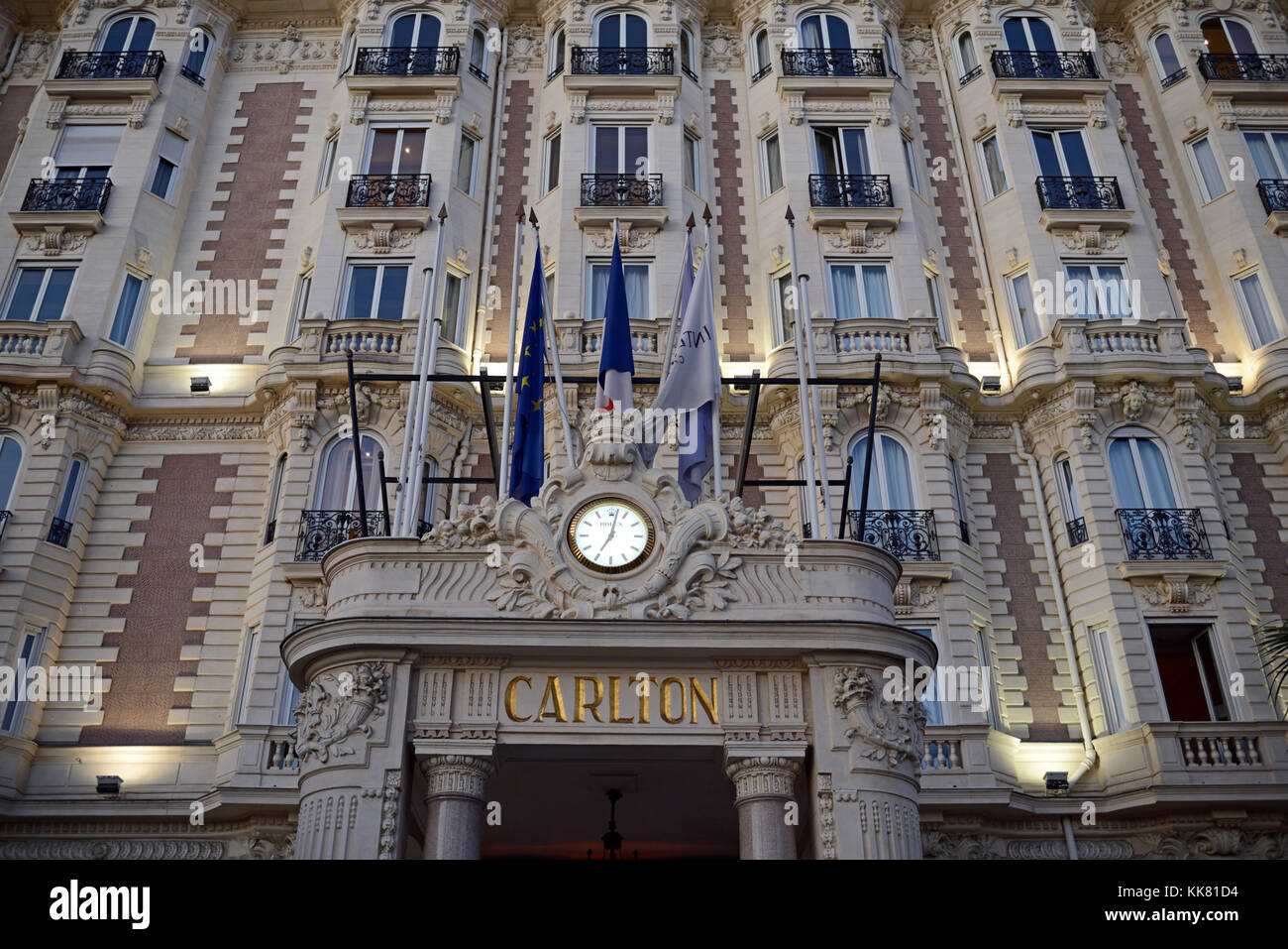 Il Luxury InterContinental Carlton Hotel, costruito nel 1911, sul Boulevard de la Croisette, Cannes, Alpes-Maritimes, Francia Foto Stock