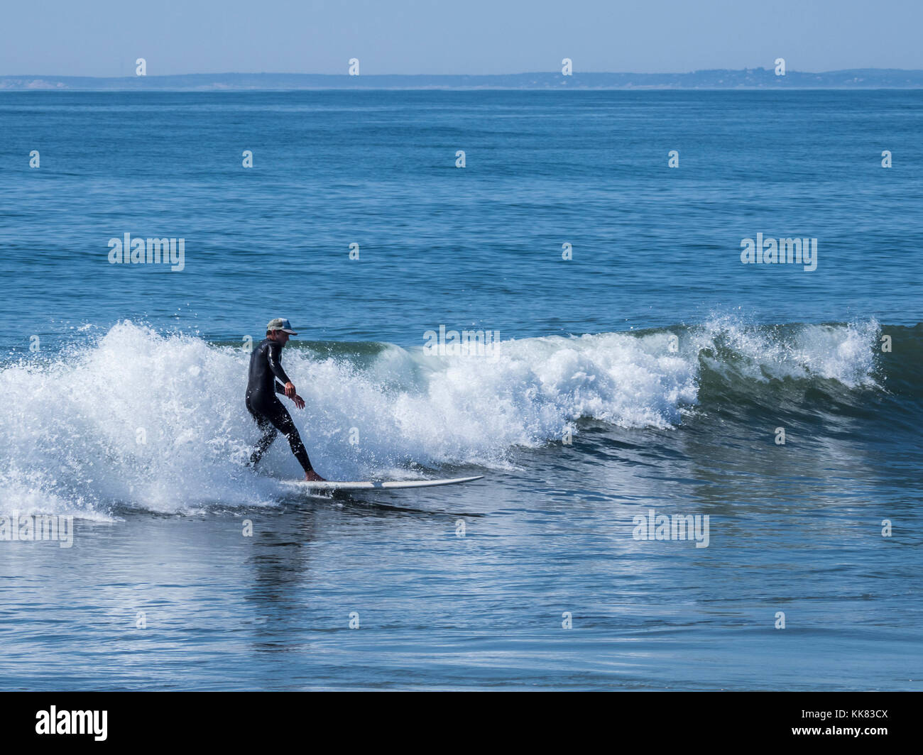 Acqua fredda surfer, Lawrencetown Beach, Lawrencetown, Nova Scotia, Canada. Foto Stock