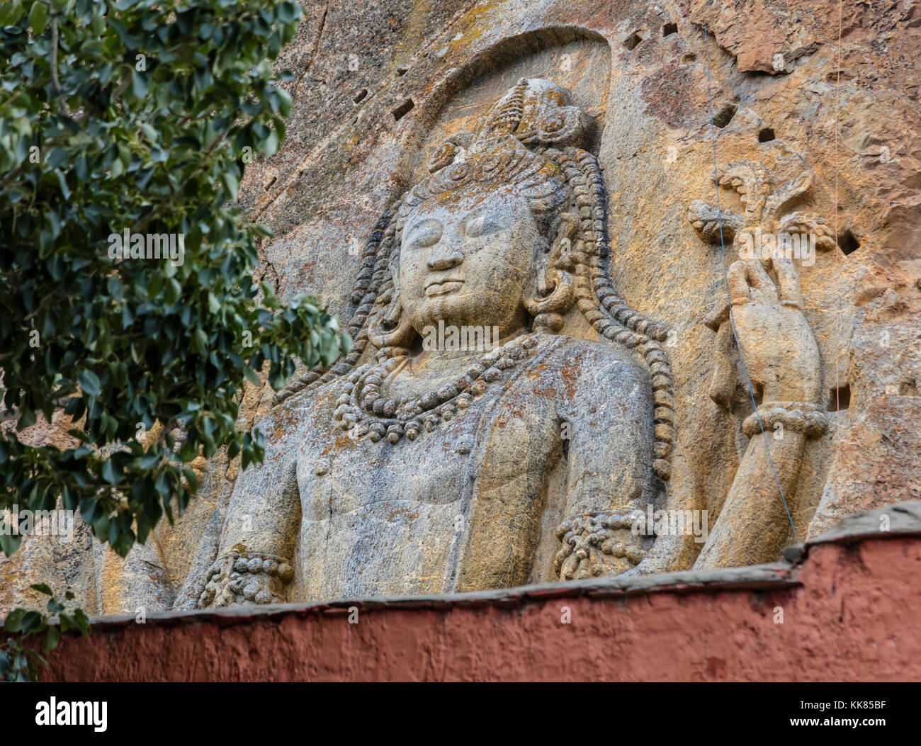 Il MONASTERO di MULBEKH è famoso per la sua statua di Chamba di un BUDDHA MAITREYA in piedi risalente al 8th ° secolo - LADAKH, INDIA Foto Stock