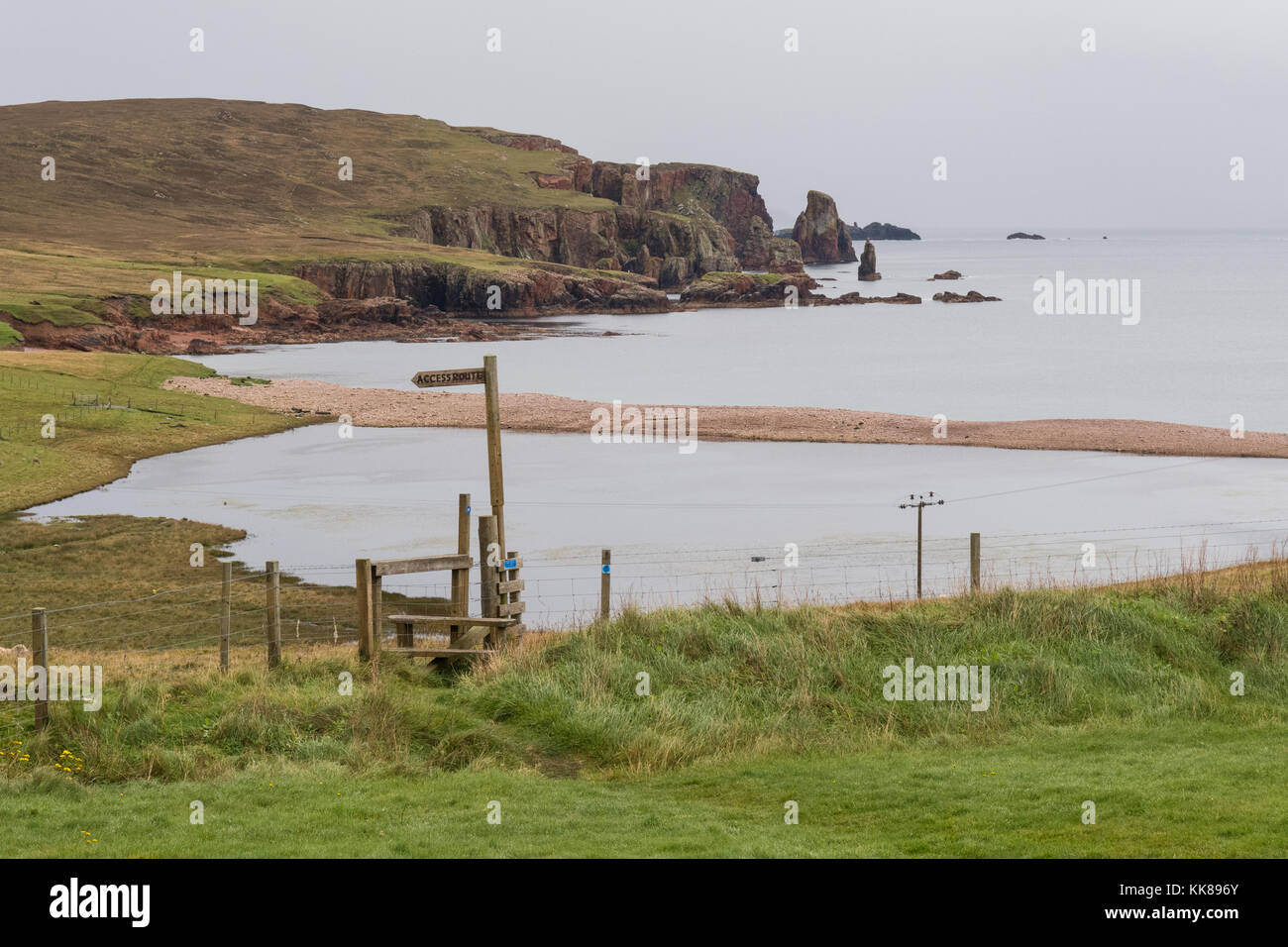 Segnaletica che indica il sentiero per Braewick Bay vicino al campeggio Braewick cafe, Eshaness, Isole Shetland, Scozia, Regno Unito Foto Stock