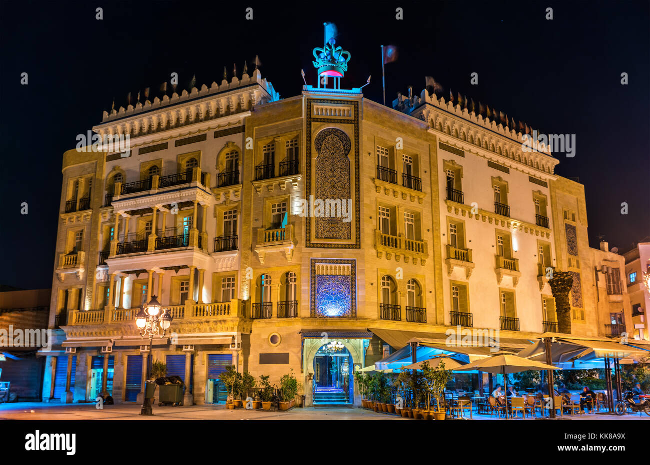 Edificio sulla piazza della Vittoria a Tunisi Tunisia Africa del nord Foto Stock