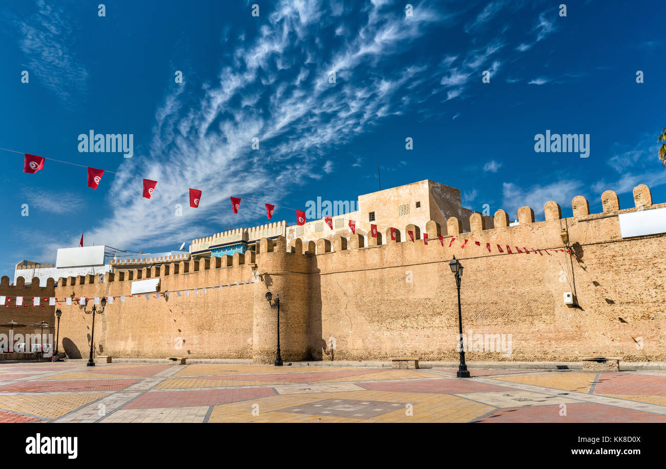 Mura medievali della medina di Kairouan, Tunisia Foto Stock