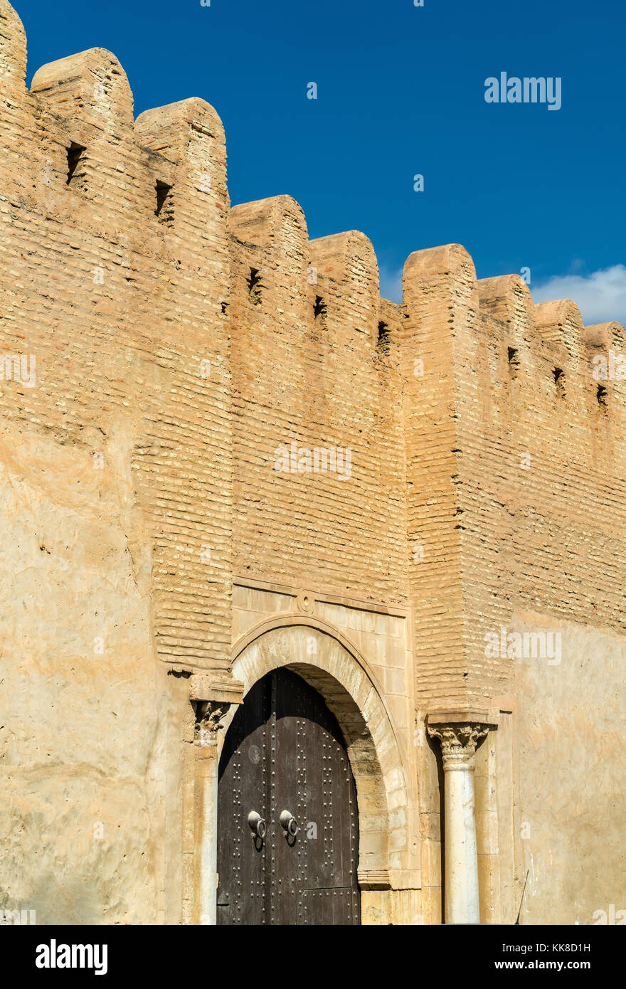 Mura medievali della medina di Kairouan, Tunisia Foto Stock