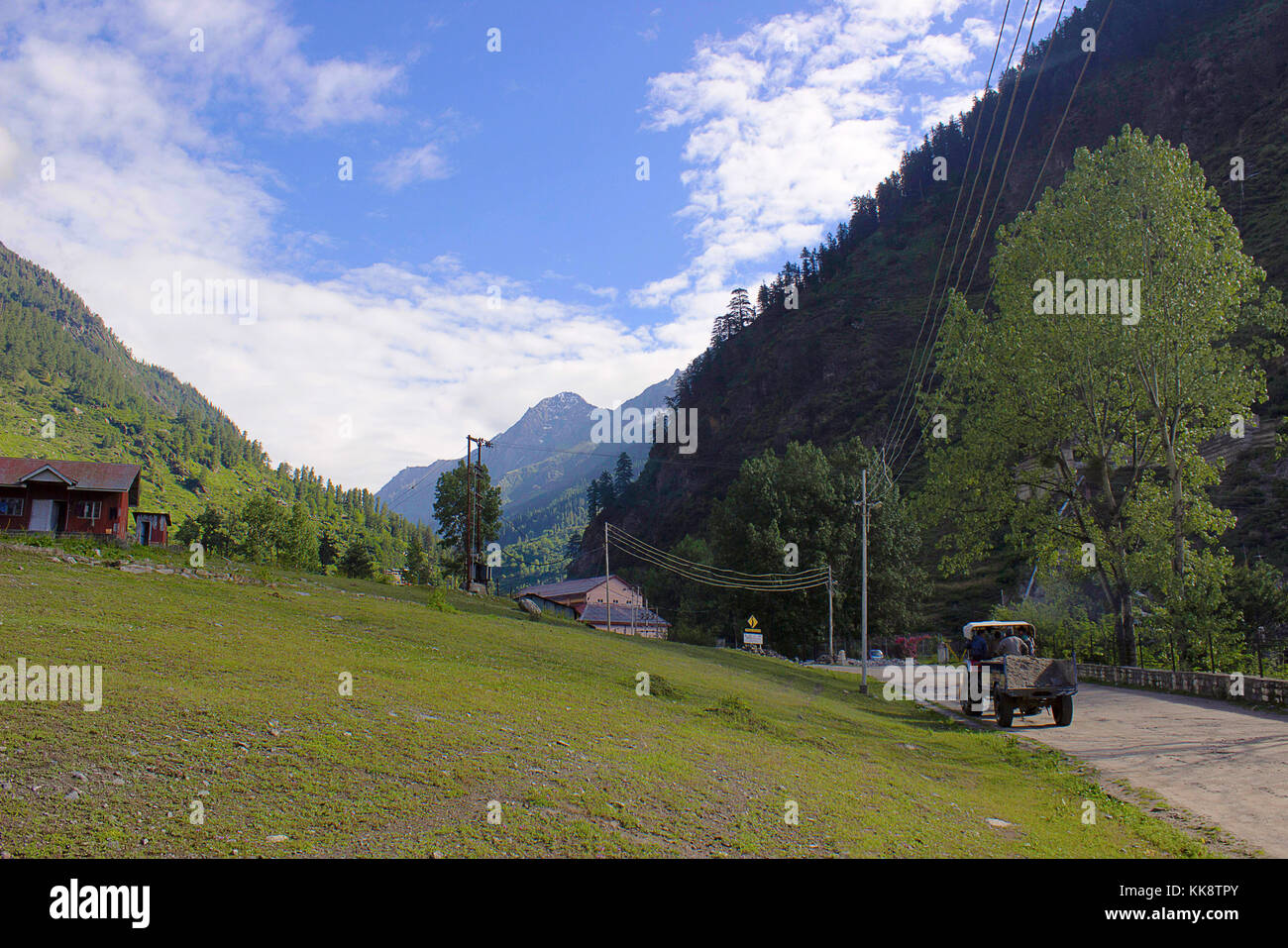 Kalpa è una piccola città nella valle del fiume Sutlej. Himachal Pradesh, India settentrionale. Foto Stock