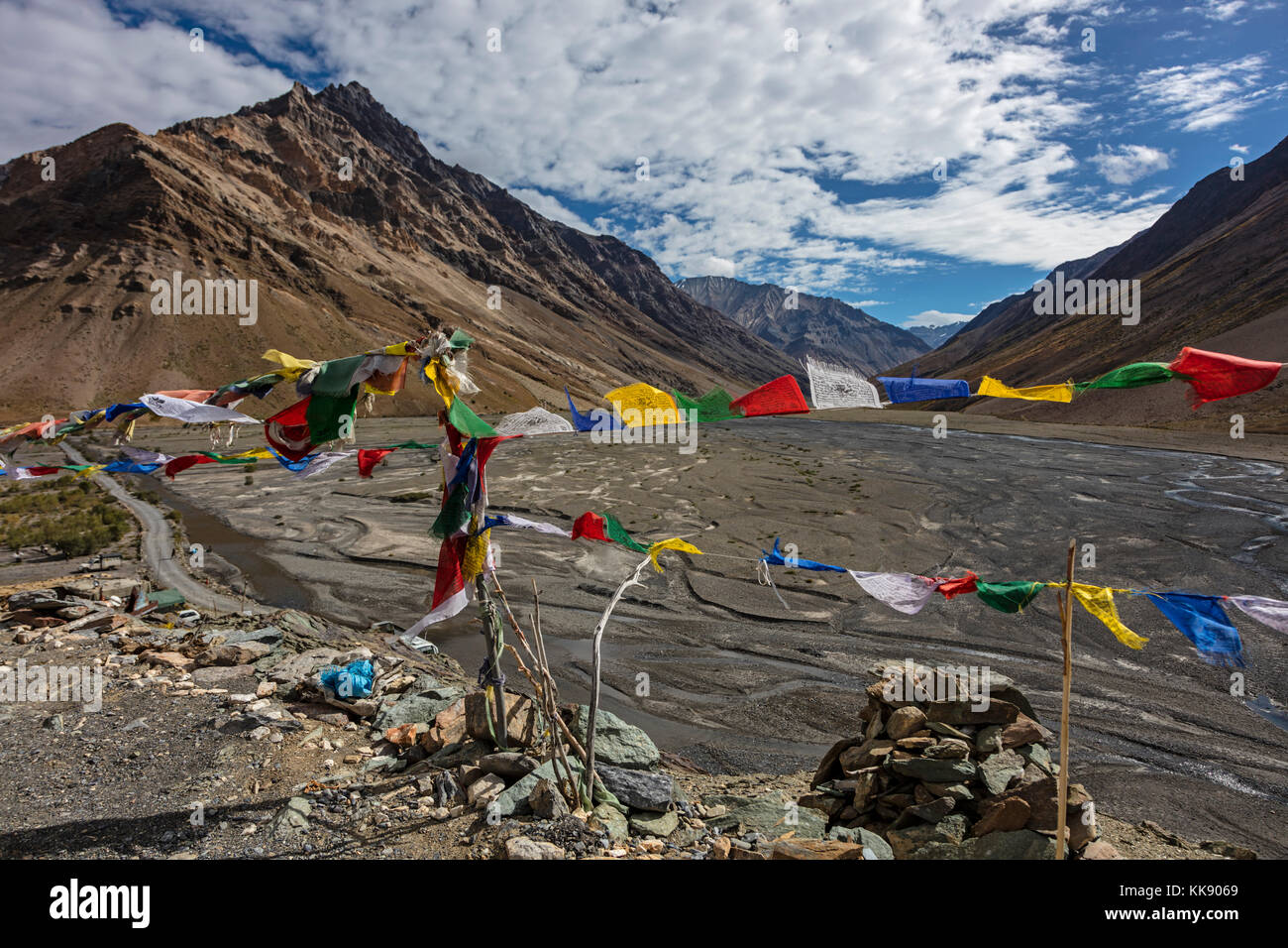 Una vista del monastero di RANGDUM della pianura alluvionale locale - ZANSKAR, LADAKH, INDIA Foto Stock