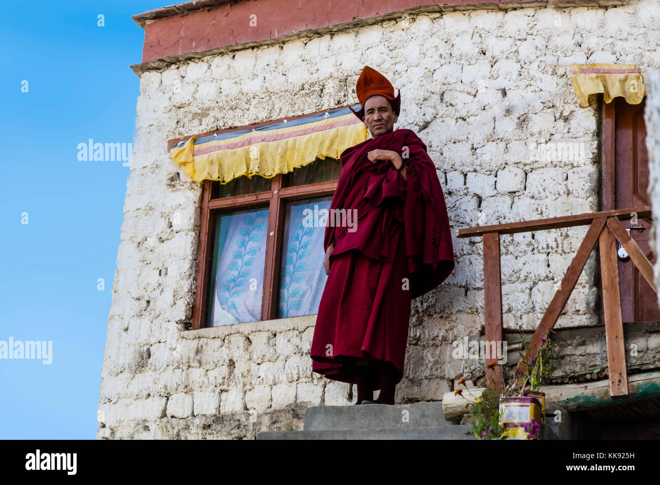 Un monaco buddista a KARSHA GOMPA il più grande monastero buddista in STOD River Valley - ZANSKAR, Ladakh, INDIA Foto Stock