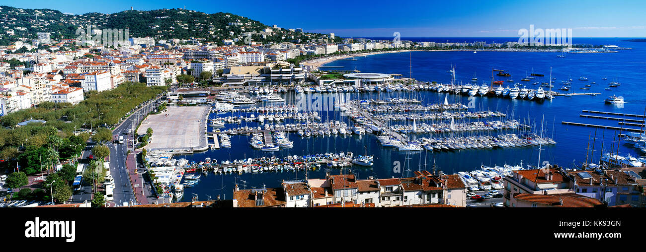 Vista in elevazione di Cannes e Harbour, Cote d'Azur, Costa Azzurra, Francia Foto Stock