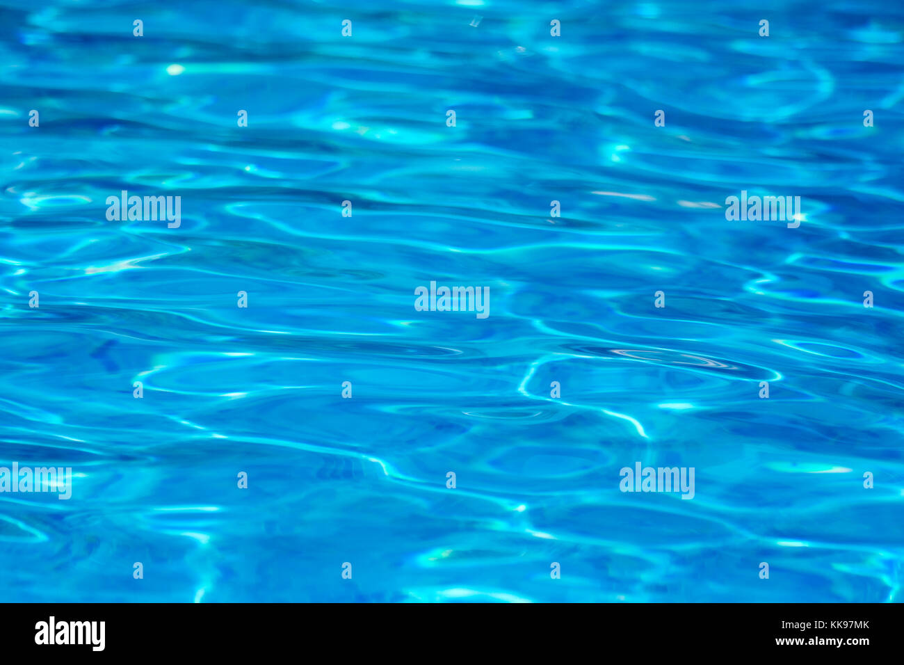 Trasparente, chiaro e la luminosità di acqua di piscina. Foto Stock
