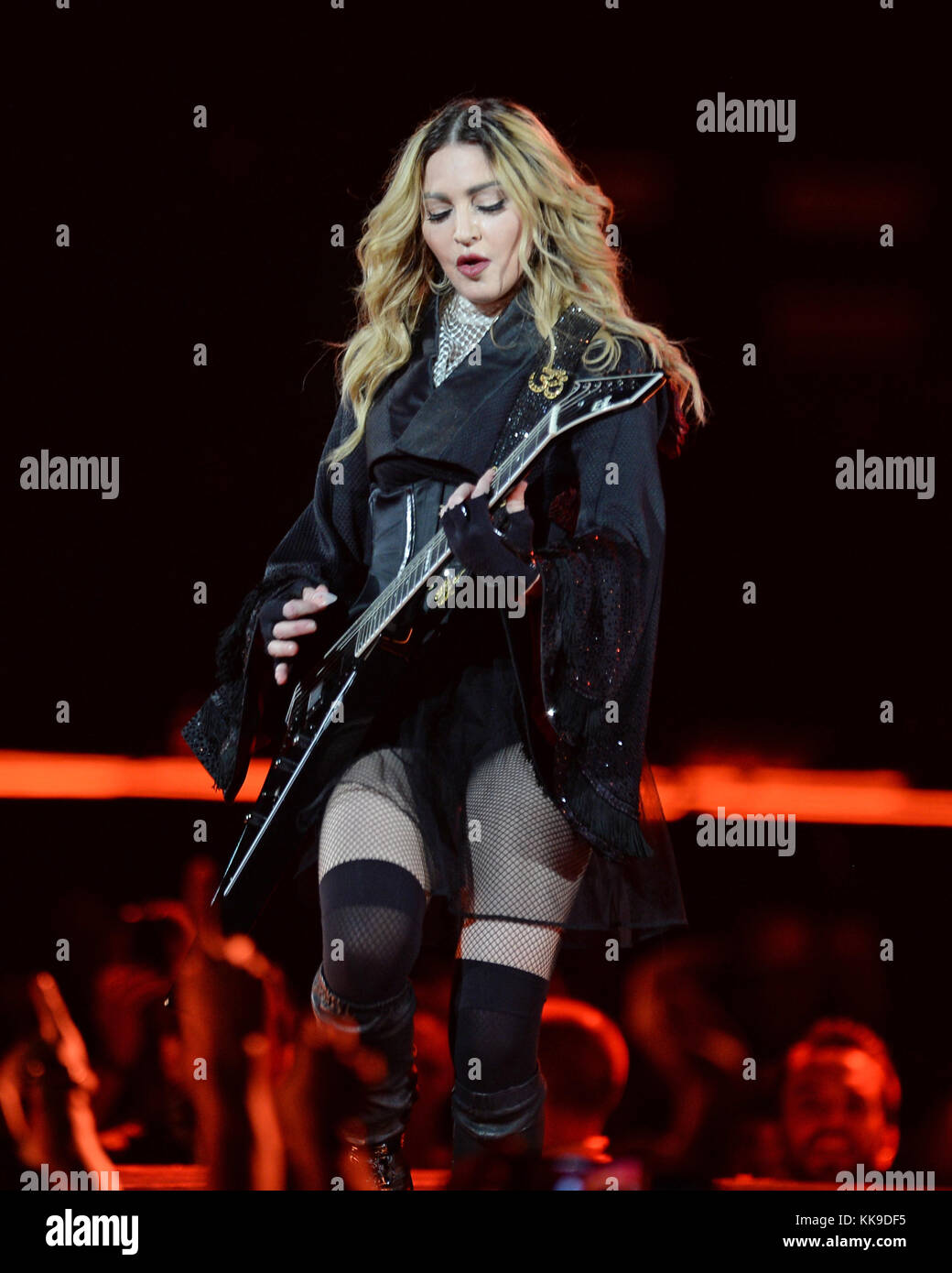 Miami Fl Gennaio 24 Madonna Sembrava Stanca Lenta E A Volte Intossicata Mentre Ha Consegnato Una Prestazione Di Mancanza Lustro Che Apparentemente Includeva La Sincronizzazione Delle Labbra Durante Le Parti Della