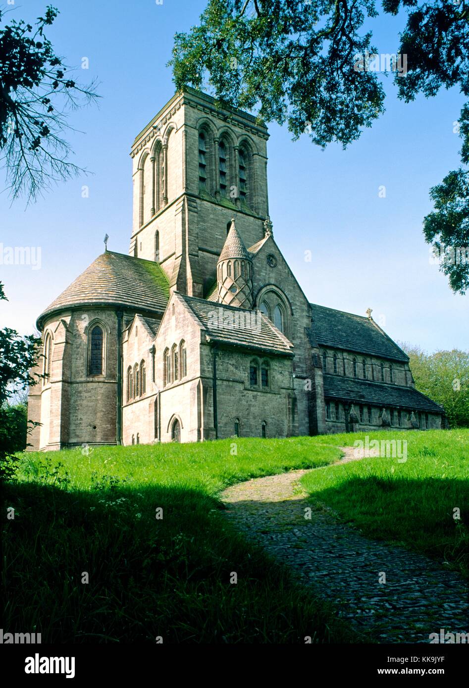 Il Victorian chiesa parrocchiale di San Giacomo nel villaggio di Kingston, Dorset, Inghilterra. Foto Stock