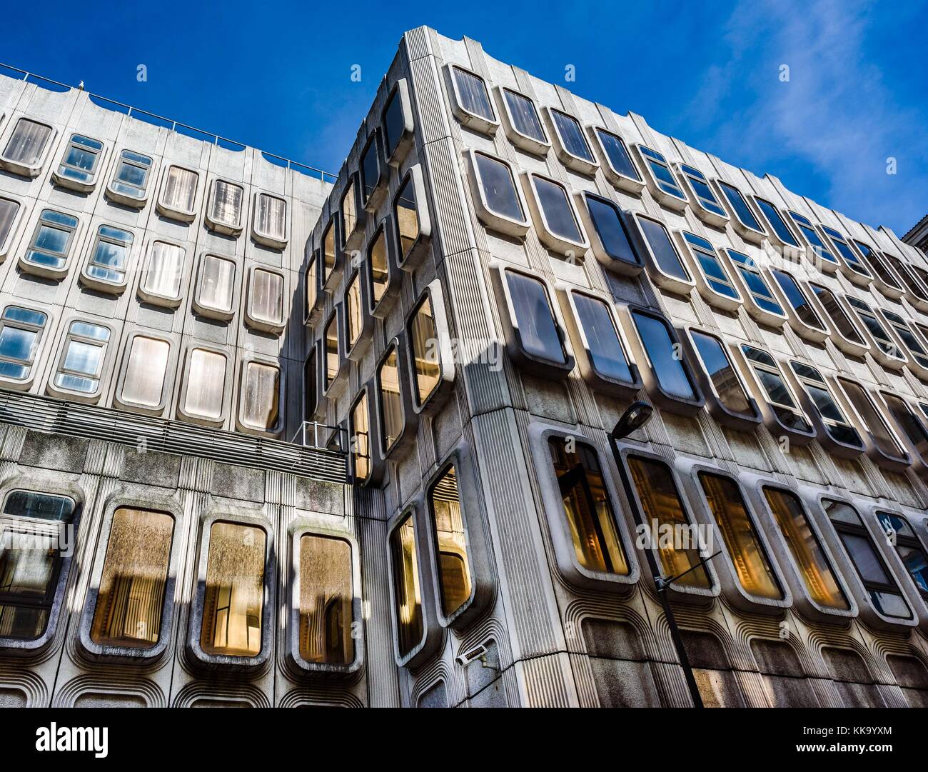 Il 8 Waterstreet rivestita di calcestruzzo edificio sul Water Street, Liverpool, Regno Unito Foto Stock