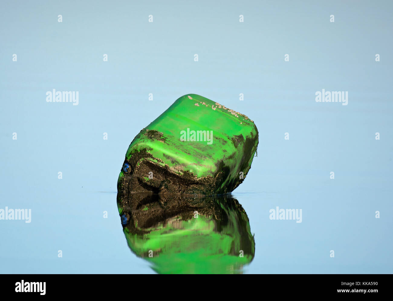 La boa in acqua calma in wyre estuary, lancashire, Regno Unito Foto Stock