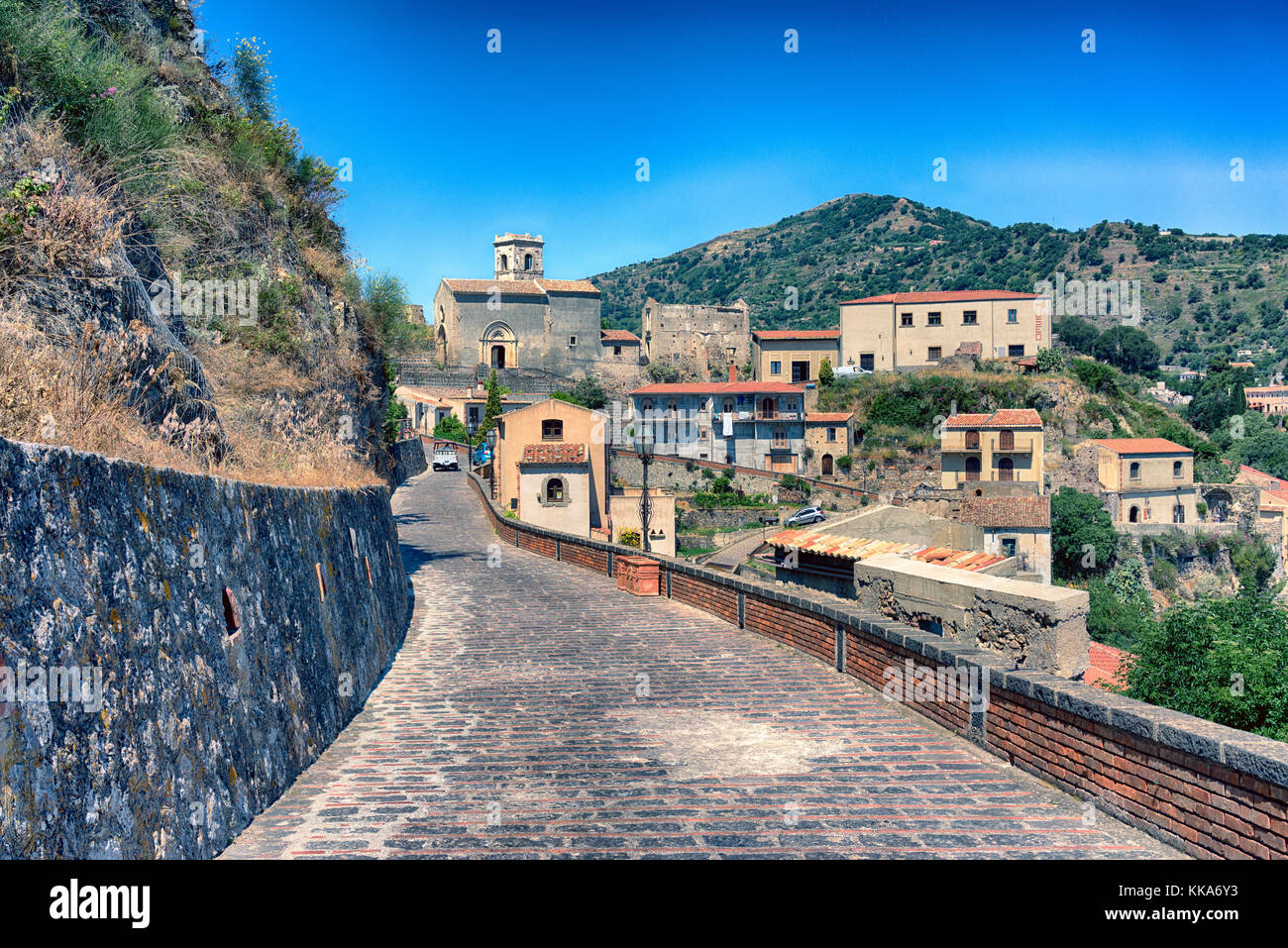 Savoca - Sicilia villaggio di montagna, utilizzata come posizione per il "padrino' film Foto Stock