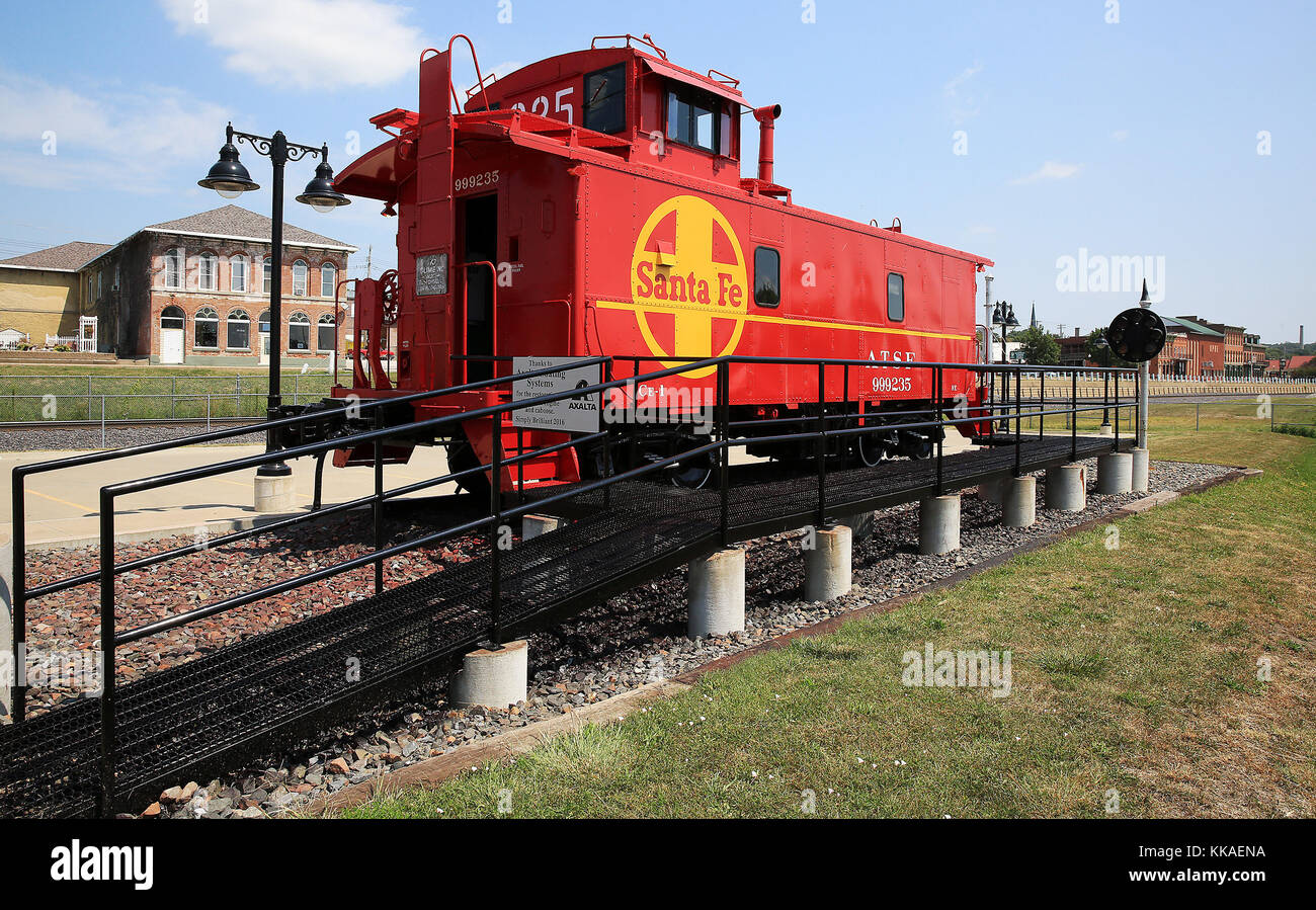 Fort Madison, Iowa, Stati Uniti. 10 agosto 2017. La Way Car, conosciuta dalla maggior parte come ''The Caboose'' si trova fuori dalla North Lee County Historical Society sul lungofiume di Fort Madison. Credit: Kevin E. Schmidt/Quad-City Times/ZUMA Wire/Alamy Live News Foto Stock