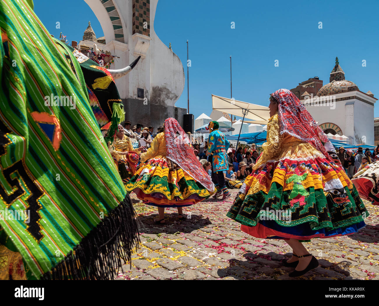 Ballerini in costume tradizionale, fiesta de la Virgen de la Candelaria, Copacabana, la paz dipartimento, Bolivia, SUD AMERICA Foto Stock