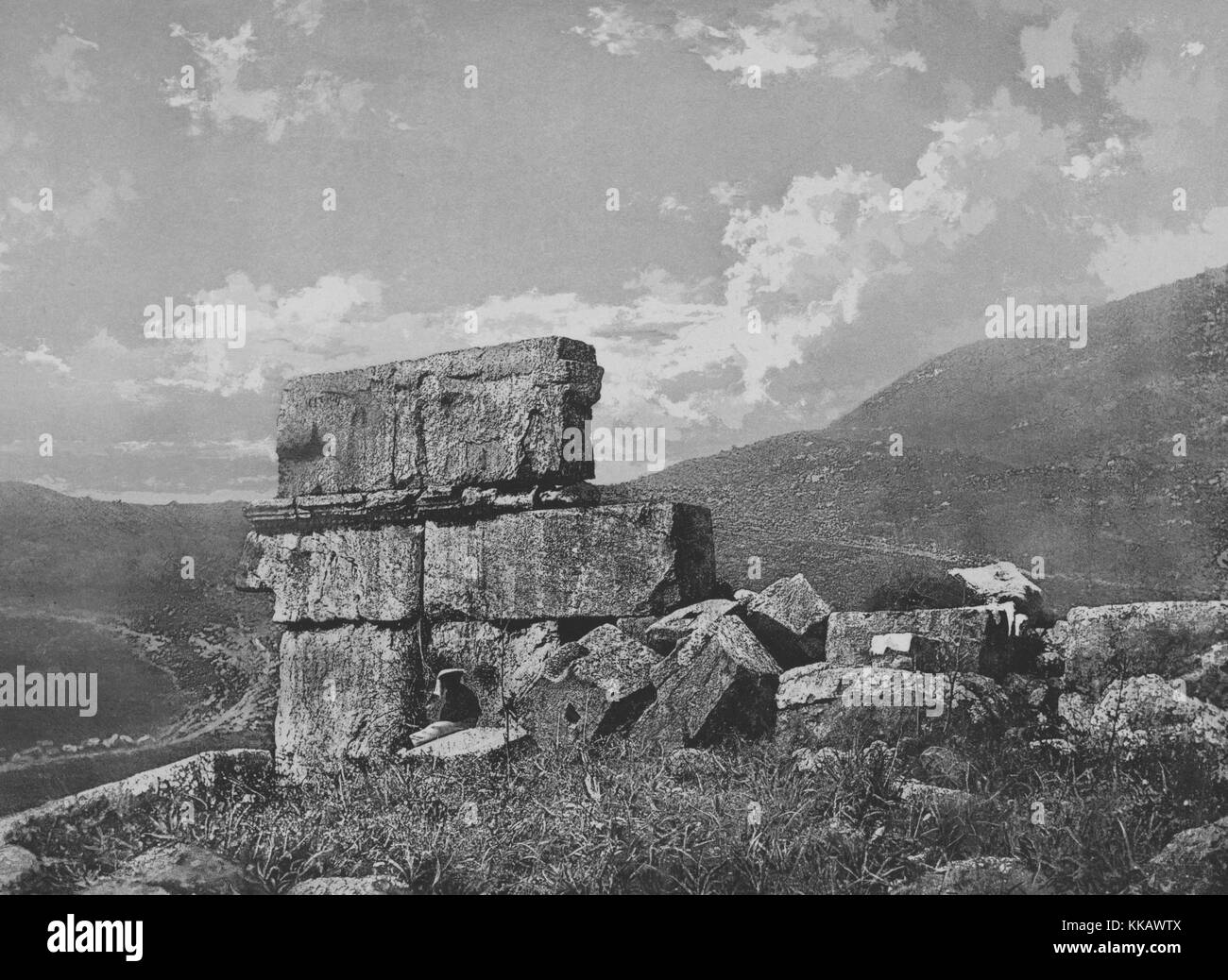 Una fotografia di resti in piedi vicino alla città di Iraq Al-Amir, le rovine sono lasciati dalle strutture costruite durante il greco occupazione macedone, Giordania, 1874. Dalla Biblioteca Pubblica di New York. Foto Stock