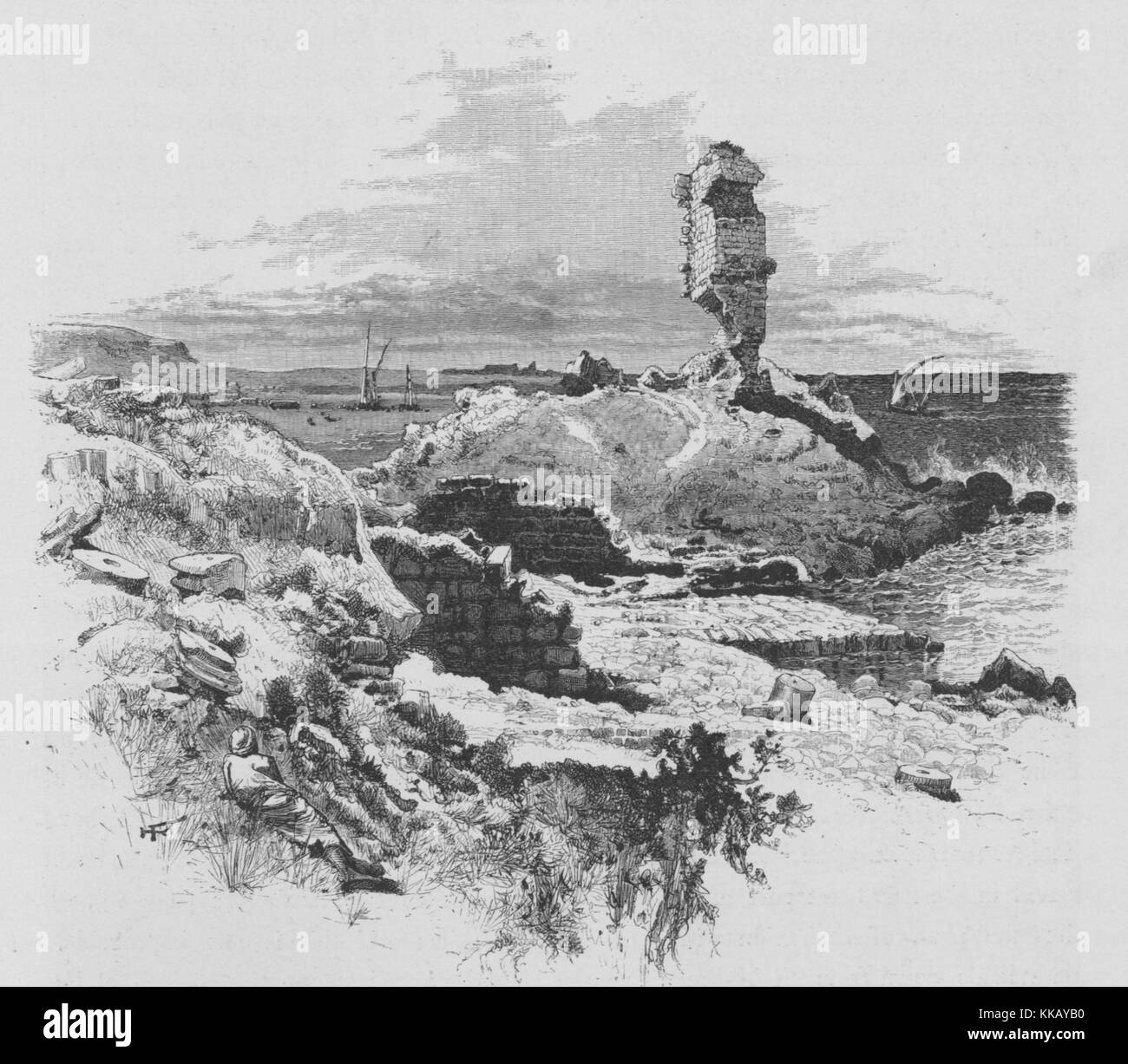 Un attacco che mostra i resti di una fortificazione vicino alla città costiera di Tanturah, che si vede sullo sfondo le rovine consistono in piccole sezioni di pareti in muratura e una piccola sezione di un tower, il sito è disseminata di altri detriti e una persona può essere visto la posa sul nell'erba in primo piano, Tanturah era un arabo-palestinese villaggio di pescatori che è stata costruita sul sito della città antica di Dor, Israele, 1882. Dalla Biblioteca Pubblica di New York. Foto Stock