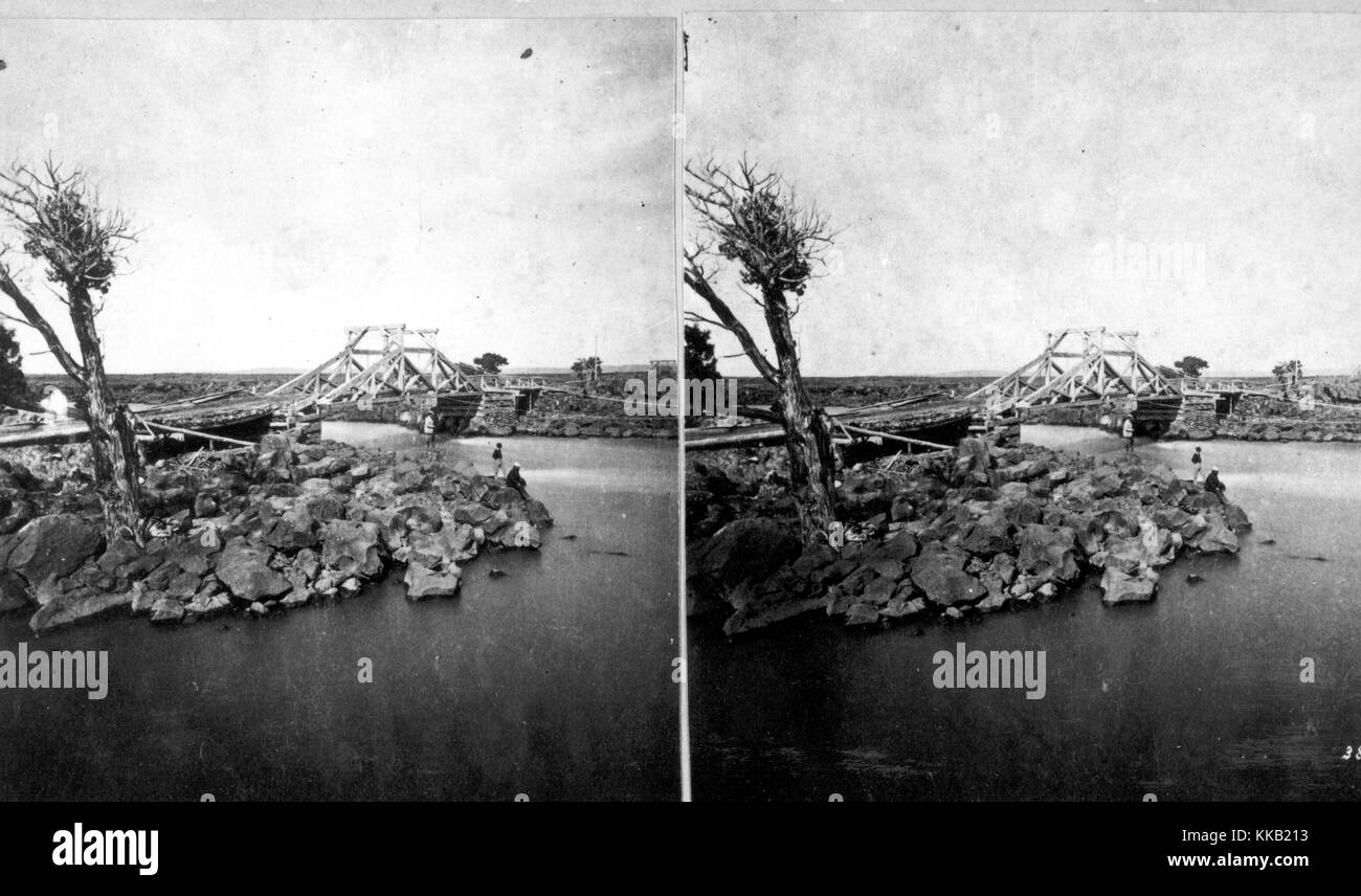 Stereografia di Taylor ponte che attraversa il fiume Snake, Idaho. Immagine cortesia USGS. 1871. Foto Stock