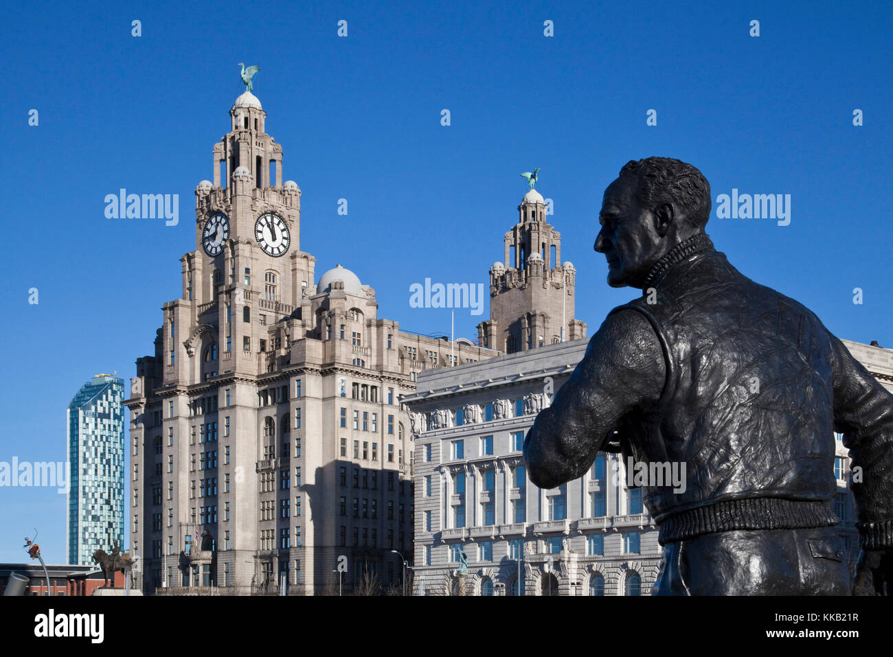 Battaglia di Atlantic memorial statua da Liver Building Liverpool pier head Foto Stock