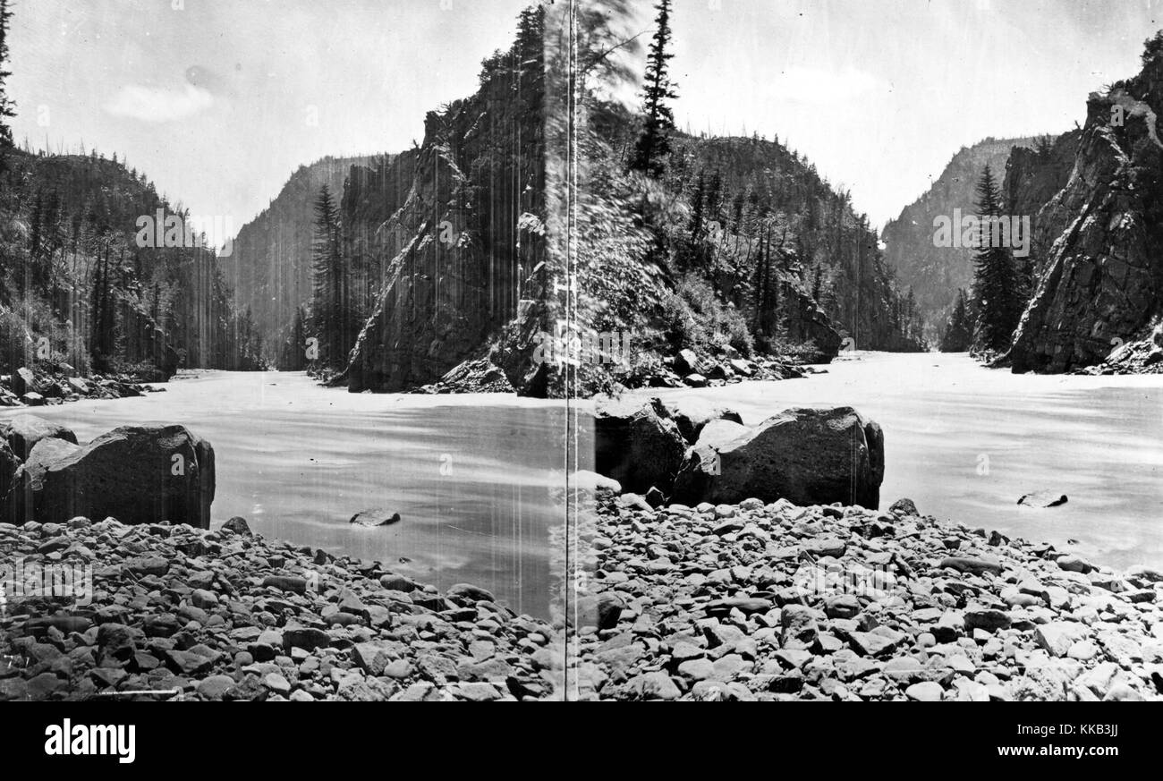 Stereografia del fiume e il paesaggio circostante all'interno di Gore Canyon, Grand County, Colorado. Immagine cortesia USGS. 1874. Foto Stock