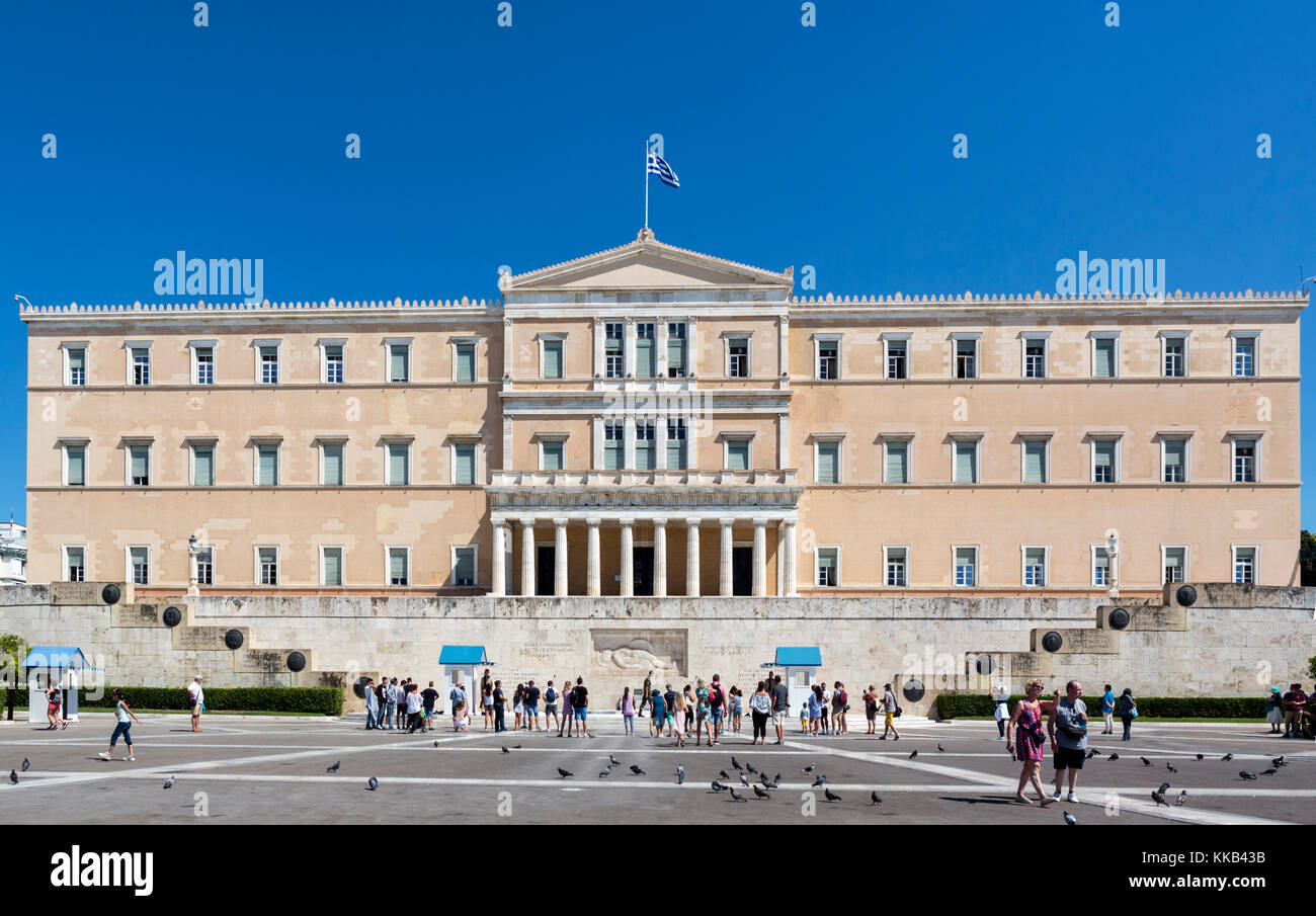 Il Parlamento greco (edificio vecchio Palazzo Reale) in piazza Syntagma, Atene, Grecia Foto Stock