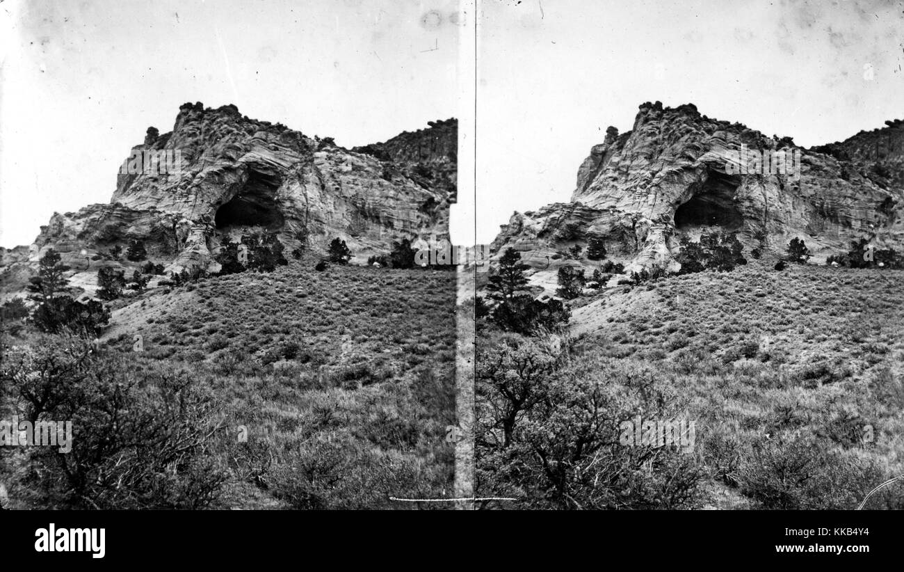 Grotta naturale, bocca di Henrys forcella, Daggett County, Utah. Immagine cortesia USGS. 1870. Foto Stock