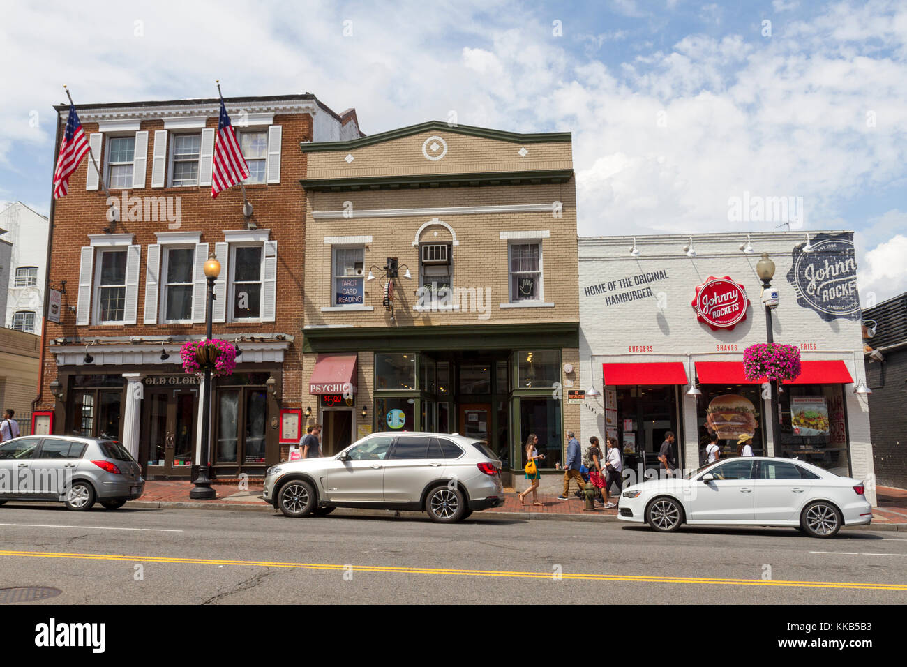 Tipica linea di negozi su M St NW nello storico quartiere di Georgetown, Washington DC, Stati Uniti. Foto Stock