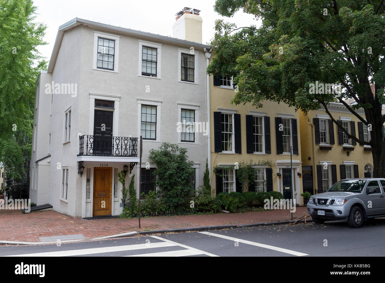 Case tipiche tra i vicoli del quartiere storico di Georgetown, Washington DC, Stati Uniti. Foto Stock