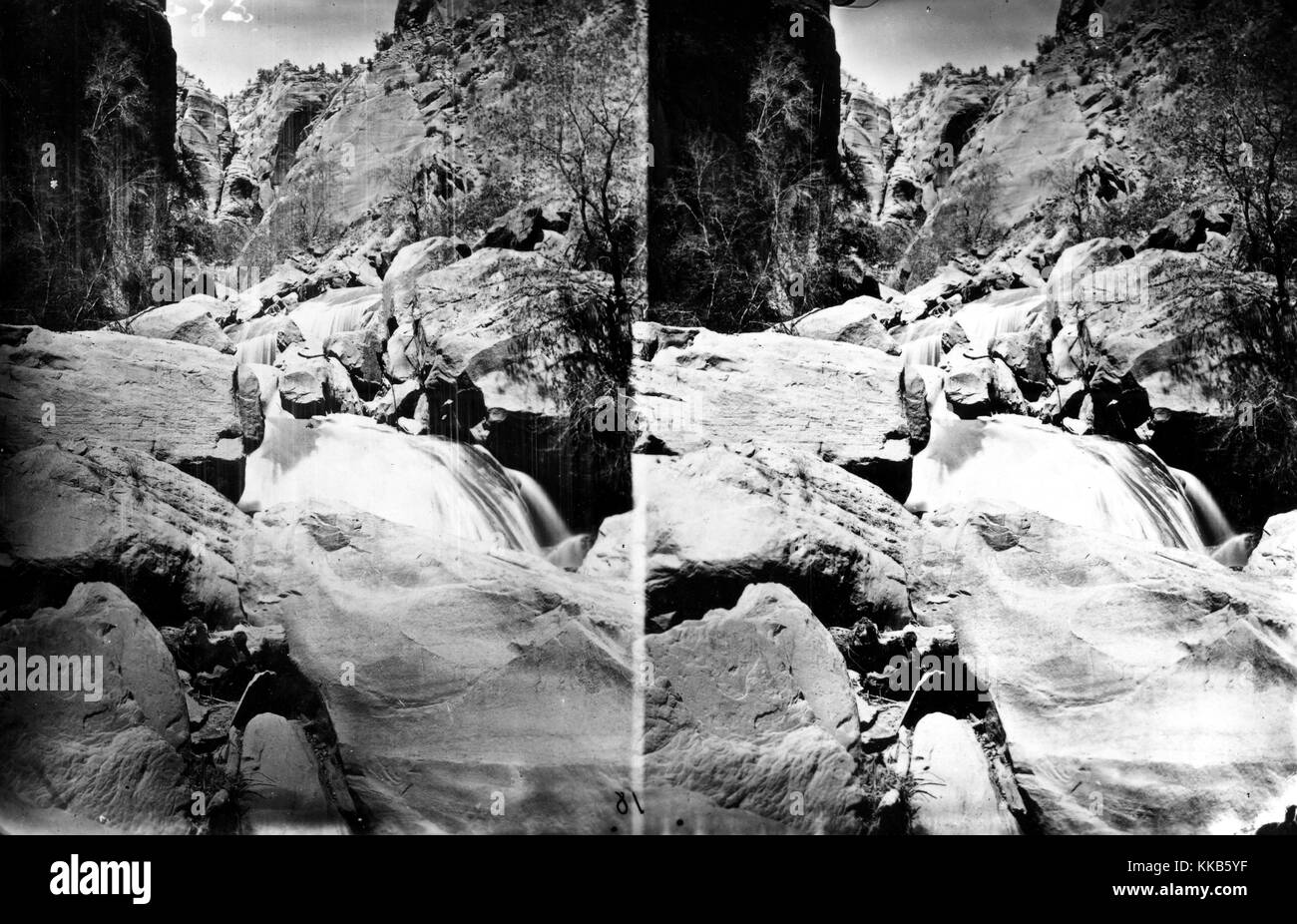 Stereografia della Vergine fiume che scorre attraverso un paesaggio roccioso, Utah, 1875. Immagine cortesia USGS. Foto Stock