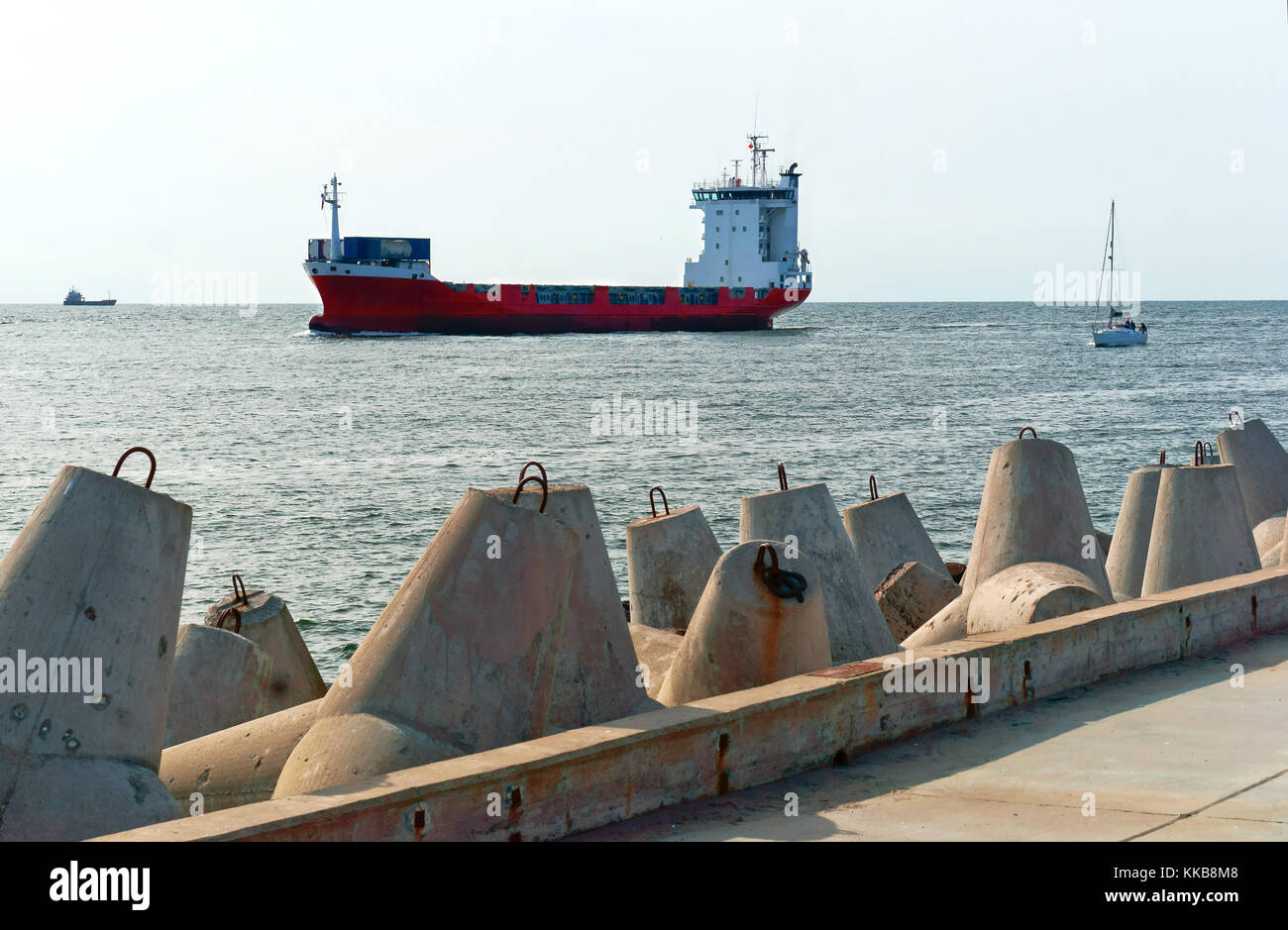 Nave da carico in mare la nave restituito al porto del mar Baltico Foto Stock