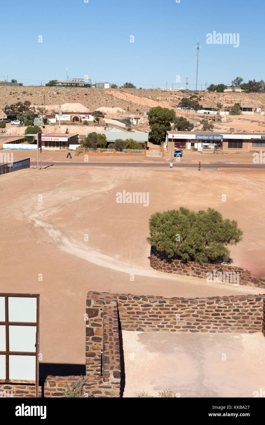 Coober Pedy - il punto di vista del vuoto Hutchison St Foto Stock