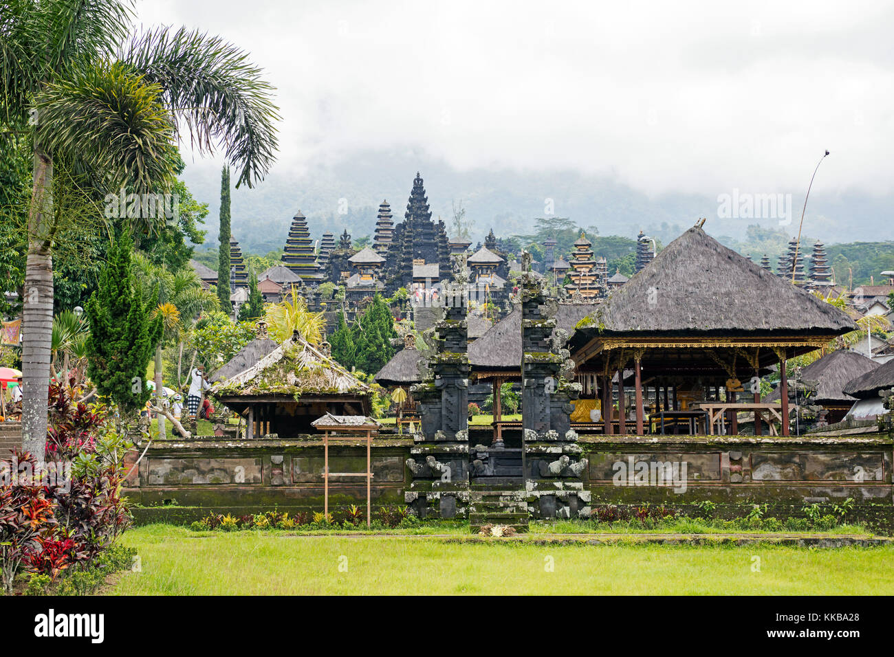 Pura Besakih, il più grande e il più sacro tempio di religione indù a Bali sulle pendici del Monte Agung, vulcano in Bali Orientale, Indonesia Foto Stock